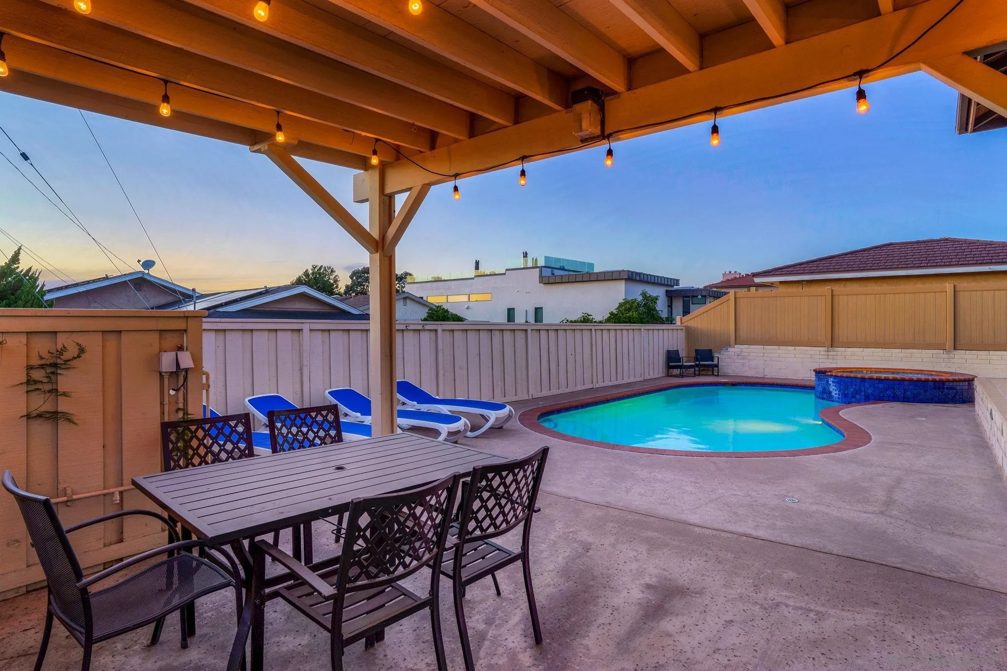 San Diego, California 92110, United States, 3 Bedrooms Bedrooms, ,2 BathroomsBathrooms,Residential,Active,84615