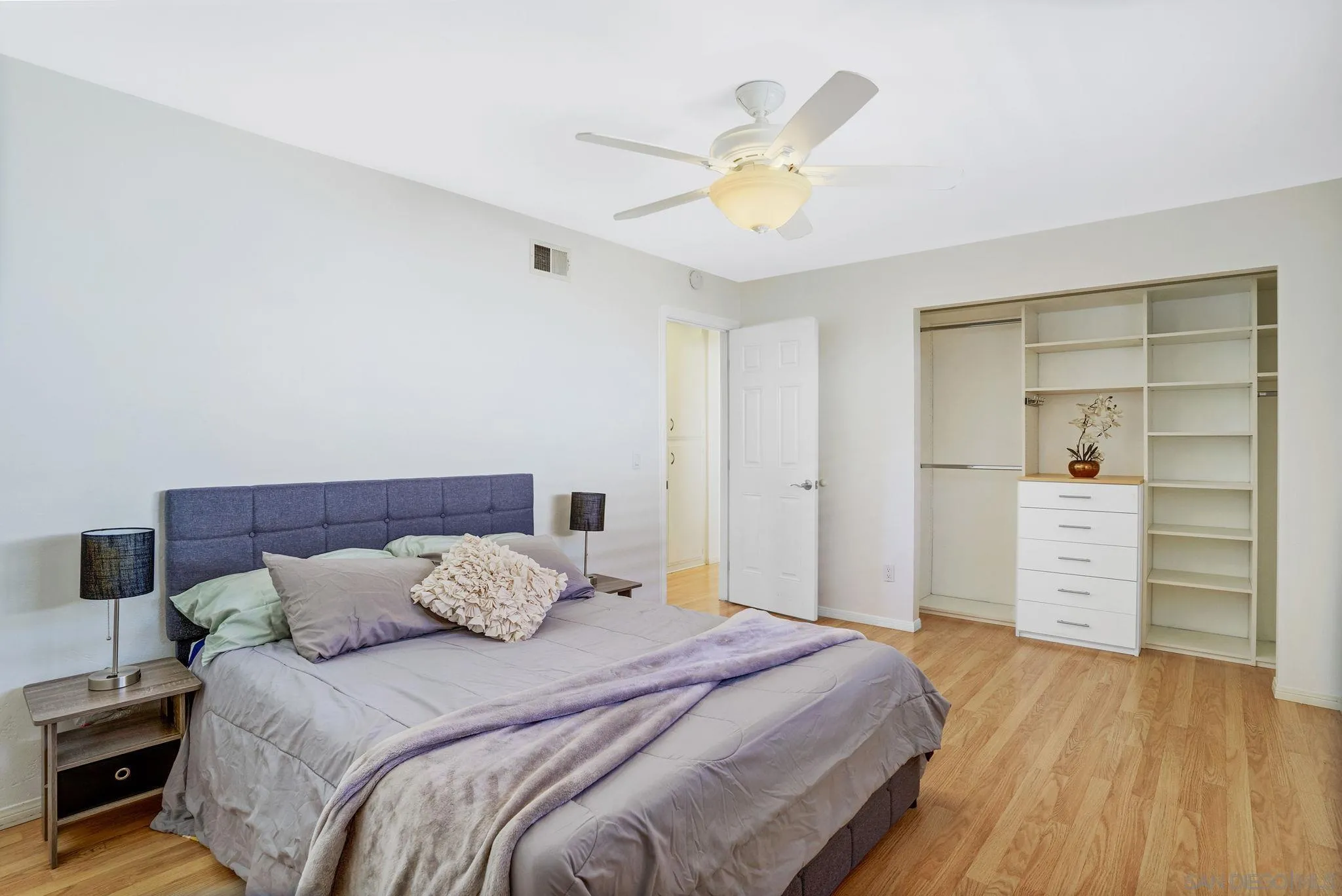 San Diego, California 92110, United States, 3 Bedrooms Bedrooms, ,2 BathroomsBathrooms,Residential,Active,84615