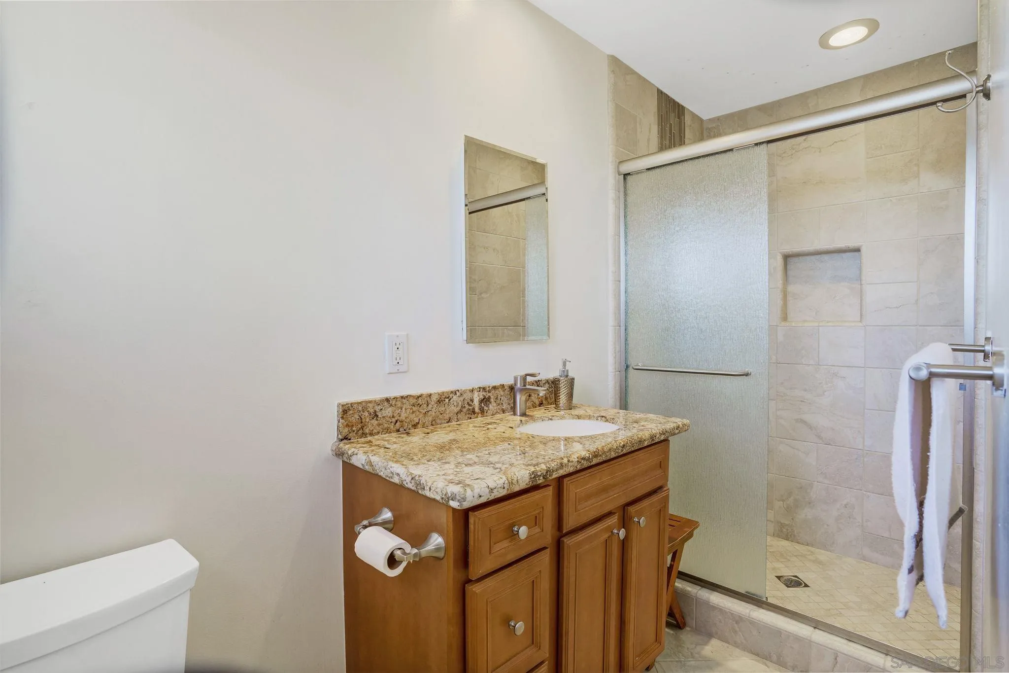 San Diego, California 92110, United States, 3 Bedrooms Bedrooms, ,2 BathroomsBathrooms,Residential,Active,84615