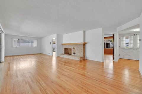 6186  Capri San Diego CA 92120
