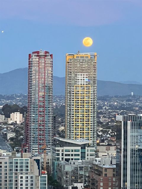 Tiny photo for 550 Front St #2702, San Diego, CA 92101 (MLS # 250030403)