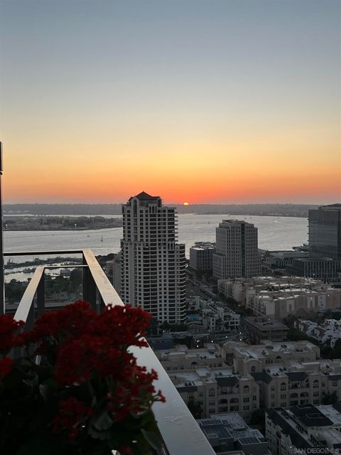 Tiny photo for 550 Front St #2702, San Diego, CA 92101 (MLS # 250030403)