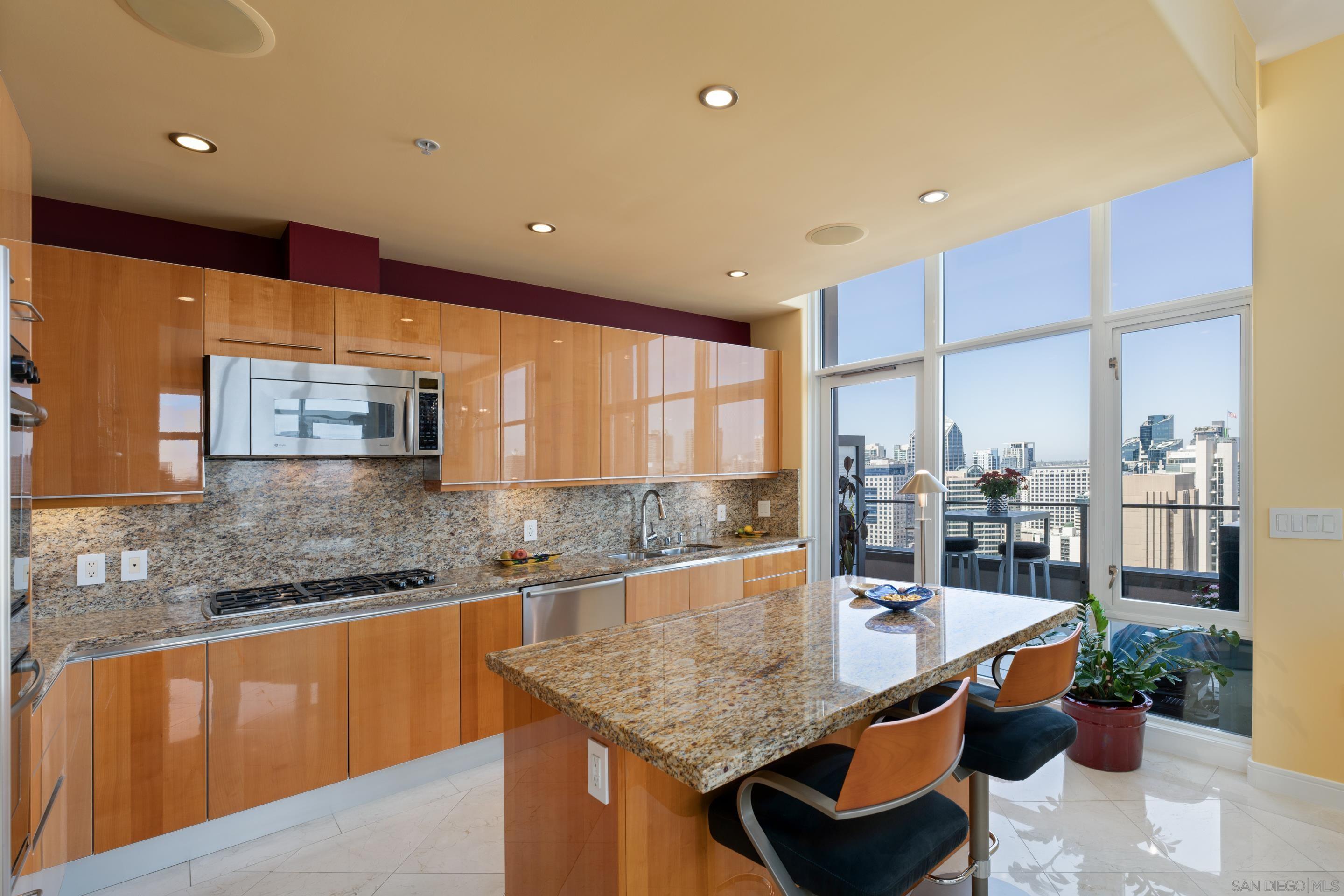 550 Front St 2702