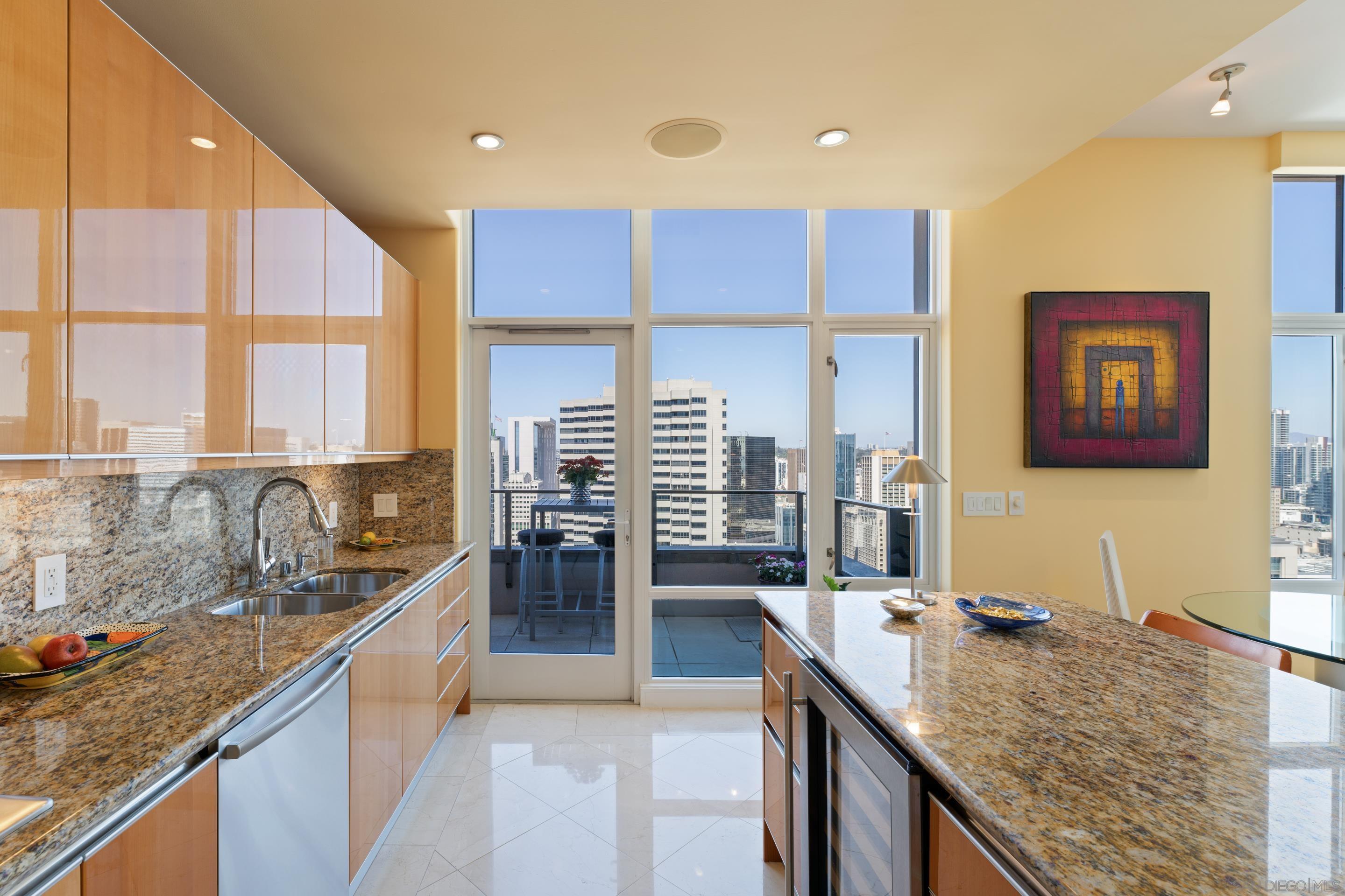 550 Front St 2702