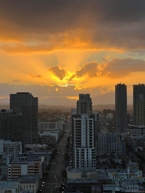 Tiny photo for 550 Front St #2702, San Diego, CA 92101 (MLS # 250030403)