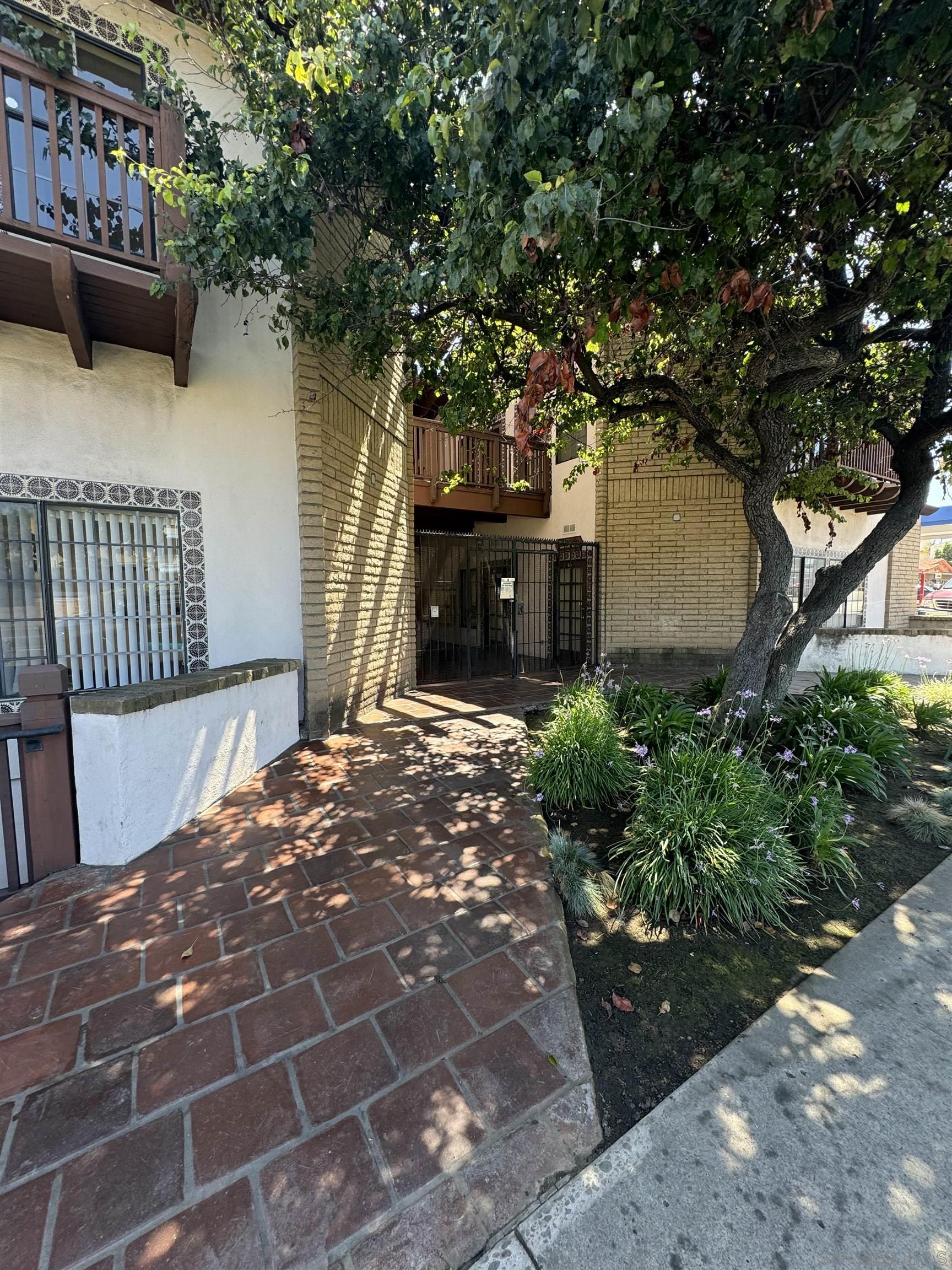1919  Grand Ave