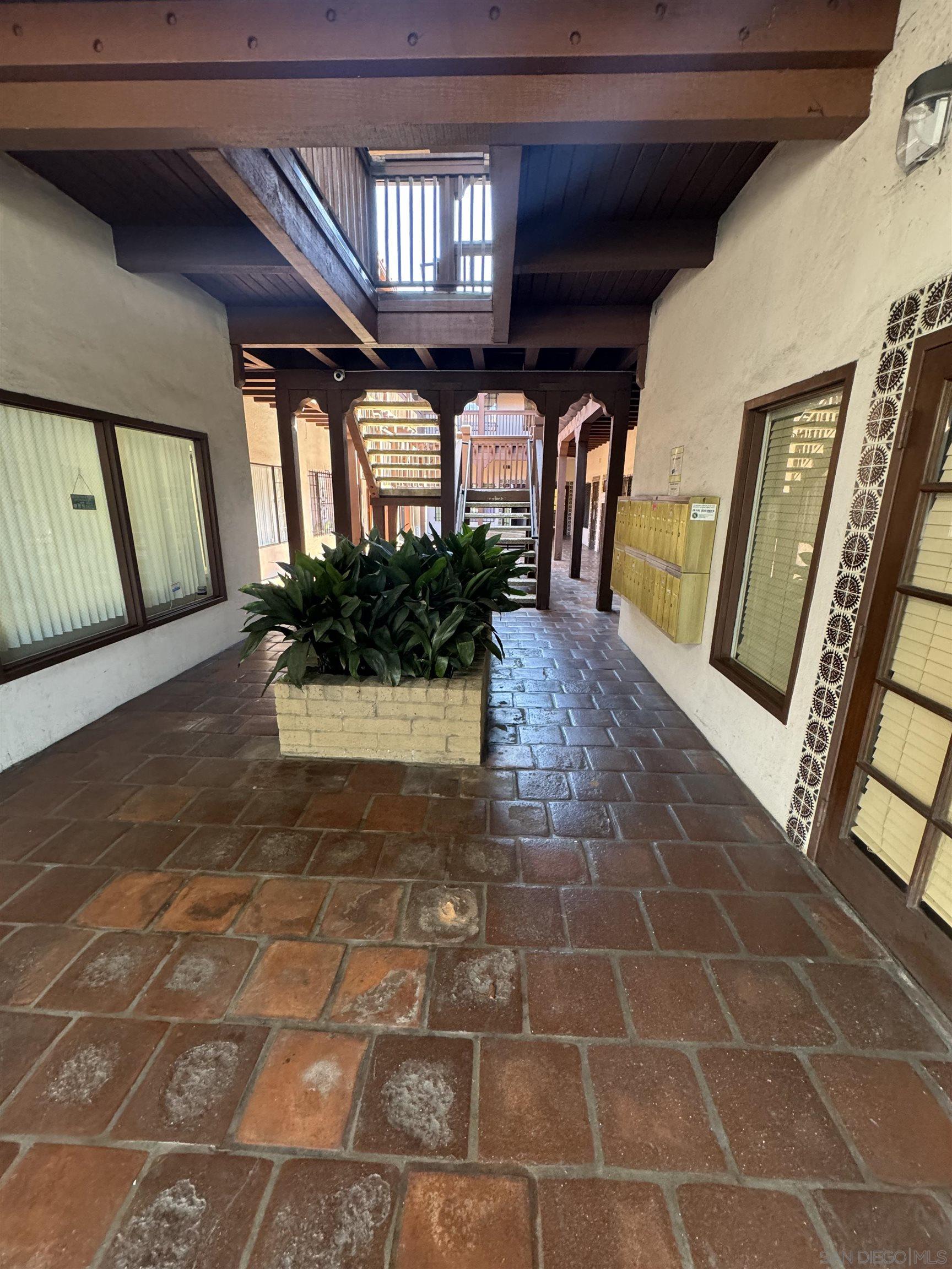 1919  Grand Ave