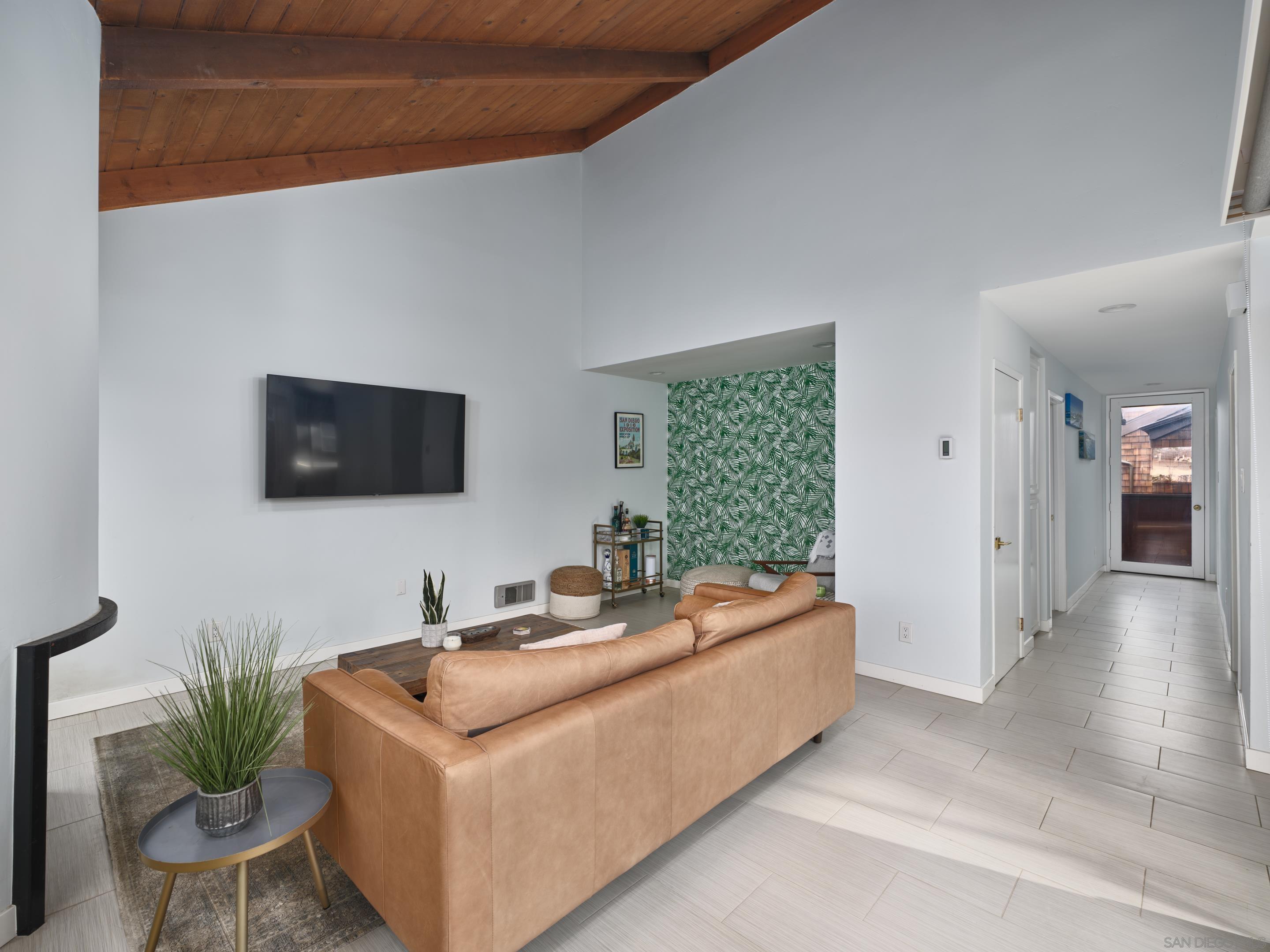 325 S Sierra Ave 20