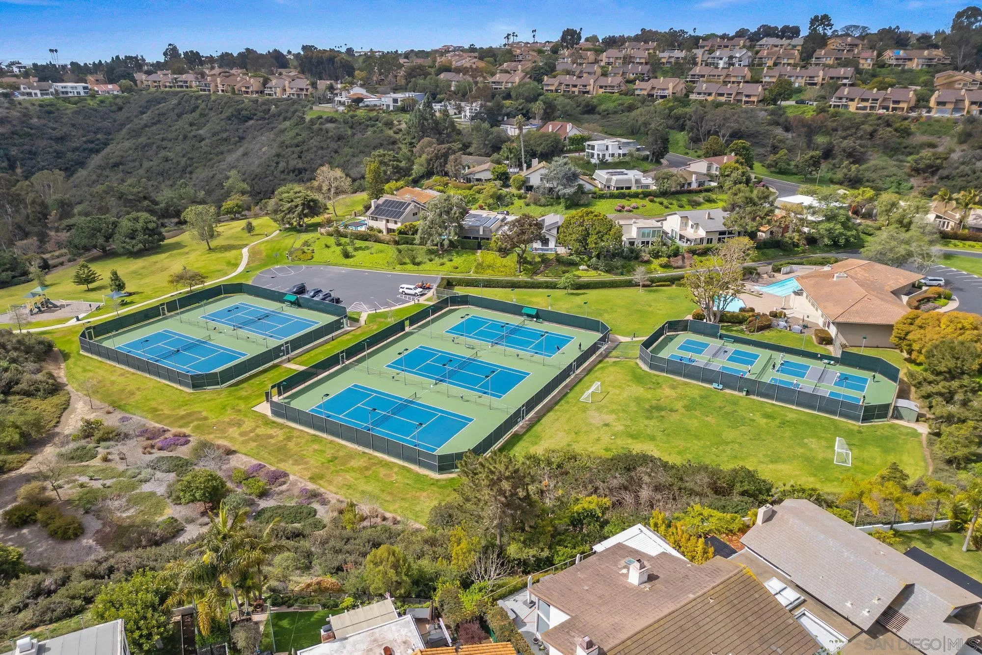 La Jolla, California 92037, United States, 4 Bedrooms Bedrooms, ,3 BathroomsBathrooms,Residential,Pending,109509