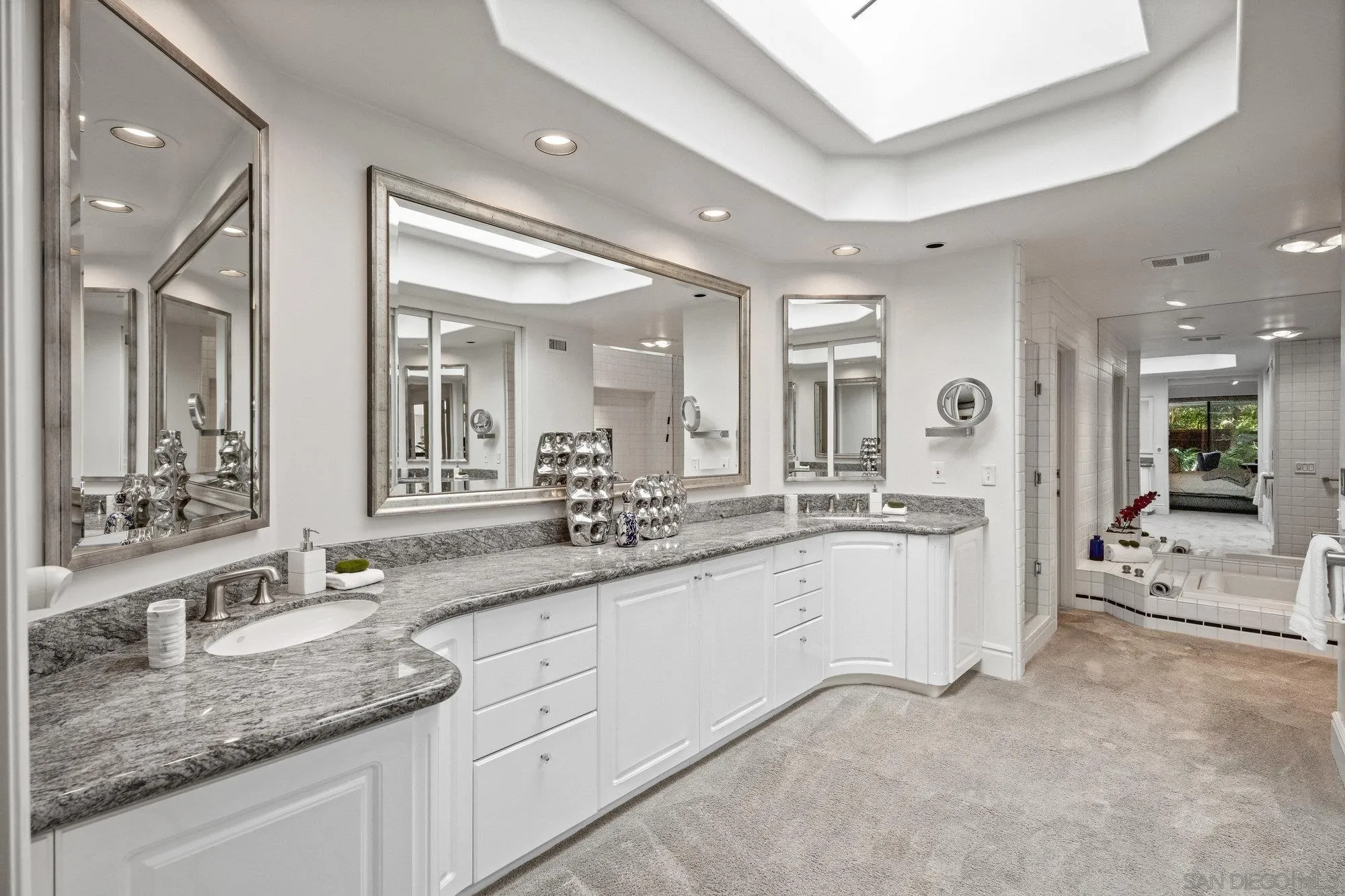 La Jolla, California 92037, United States, 4 Bedrooms Bedrooms, ,3 BathroomsBathrooms,Residential,Pending,109509