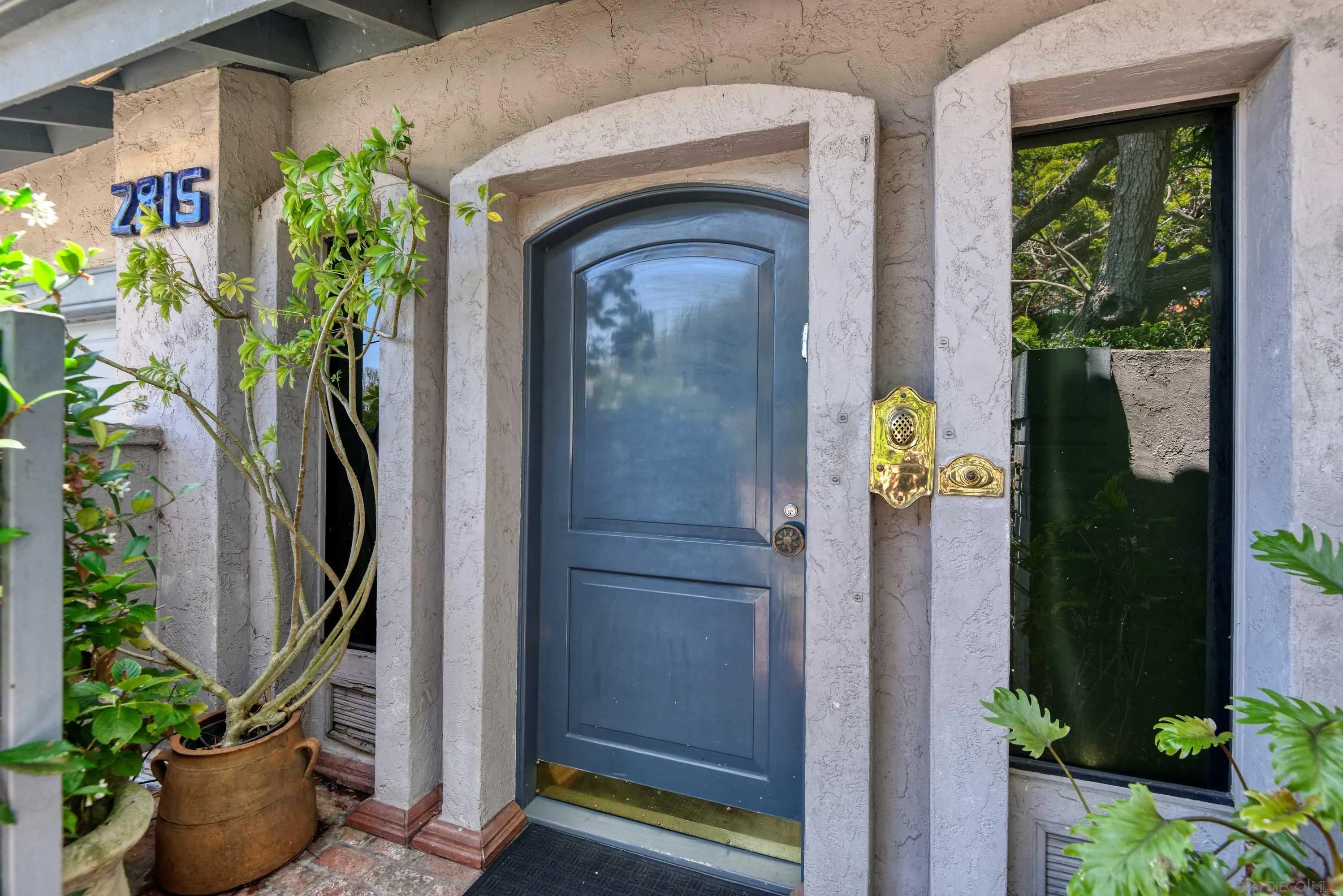 La Jolla, California 92037, United States, 4 Bedrooms Bedrooms, ,3 BathroomsBathrooms,Residential,Pending,109509