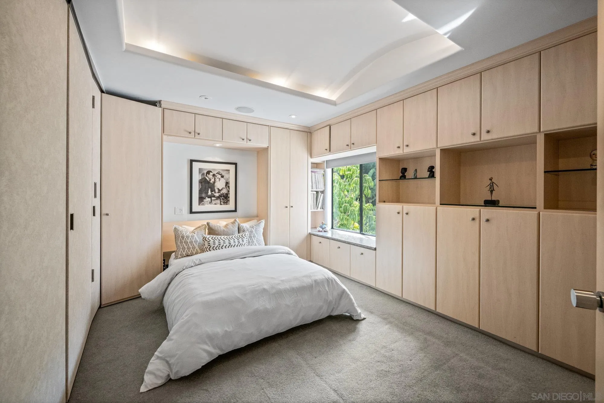 La Jolla, California 92037, United States, 4 Bedrooms Bedrooms, ,3 BathroomsBathrooms,Residential,Pending,109509