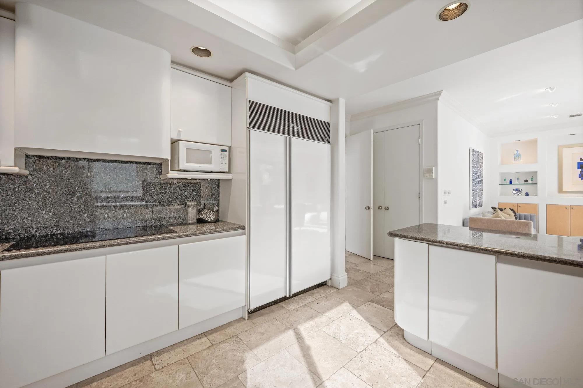 La Jolla, California 92037, United States, 4 Bedrooms Bedrooms, ,3 BathroomsBathrooms,Residential,Pending,109509