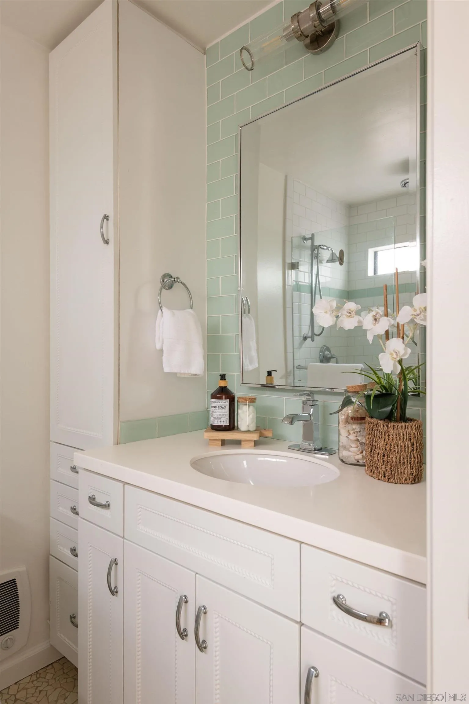 San Diego, California 92106, United States, 2 Bedrooms Bedrooms, ,2 BathroomsBathrooms,Residential,Pending,110999