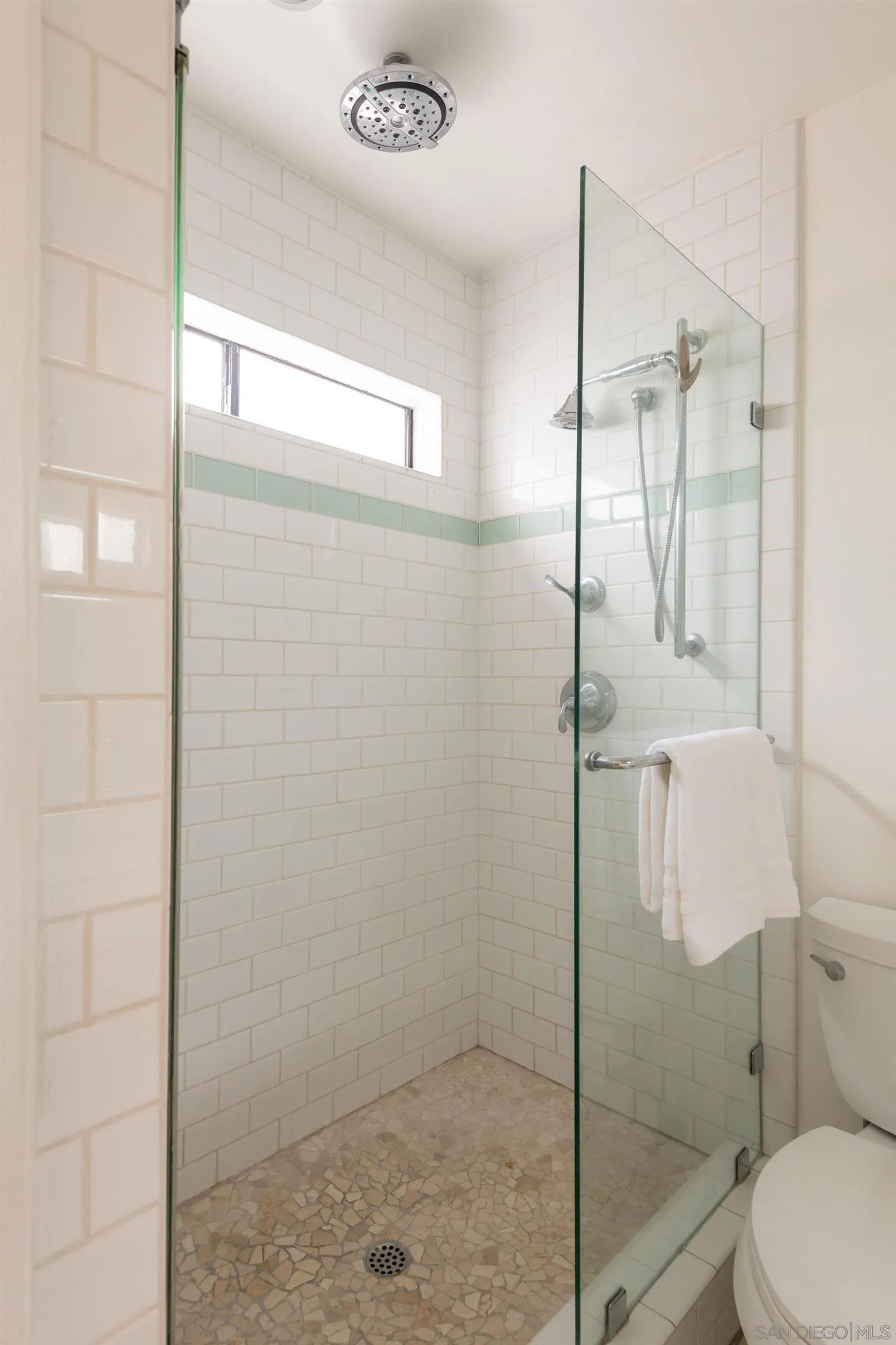 San Diego, California 92106, United States, 2 Bedrooms Bedrooms, ,2 BathroomsBathrooms,Residential,Pending,110999