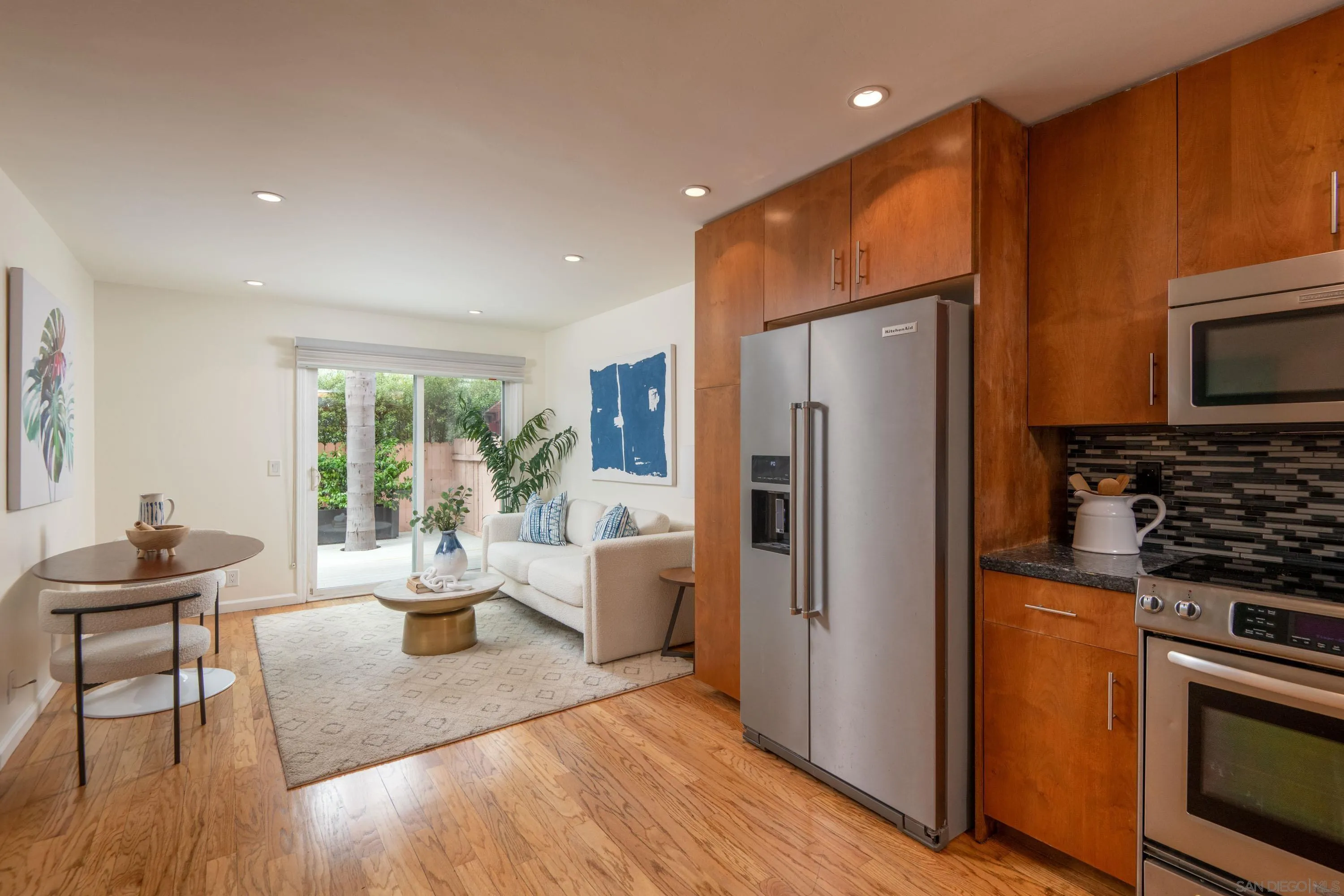 San Diego, California 92106, United States, 2 Bedrooms Bedrooms, ,2 BathroomsBathrooms,Residential,Pending,110999