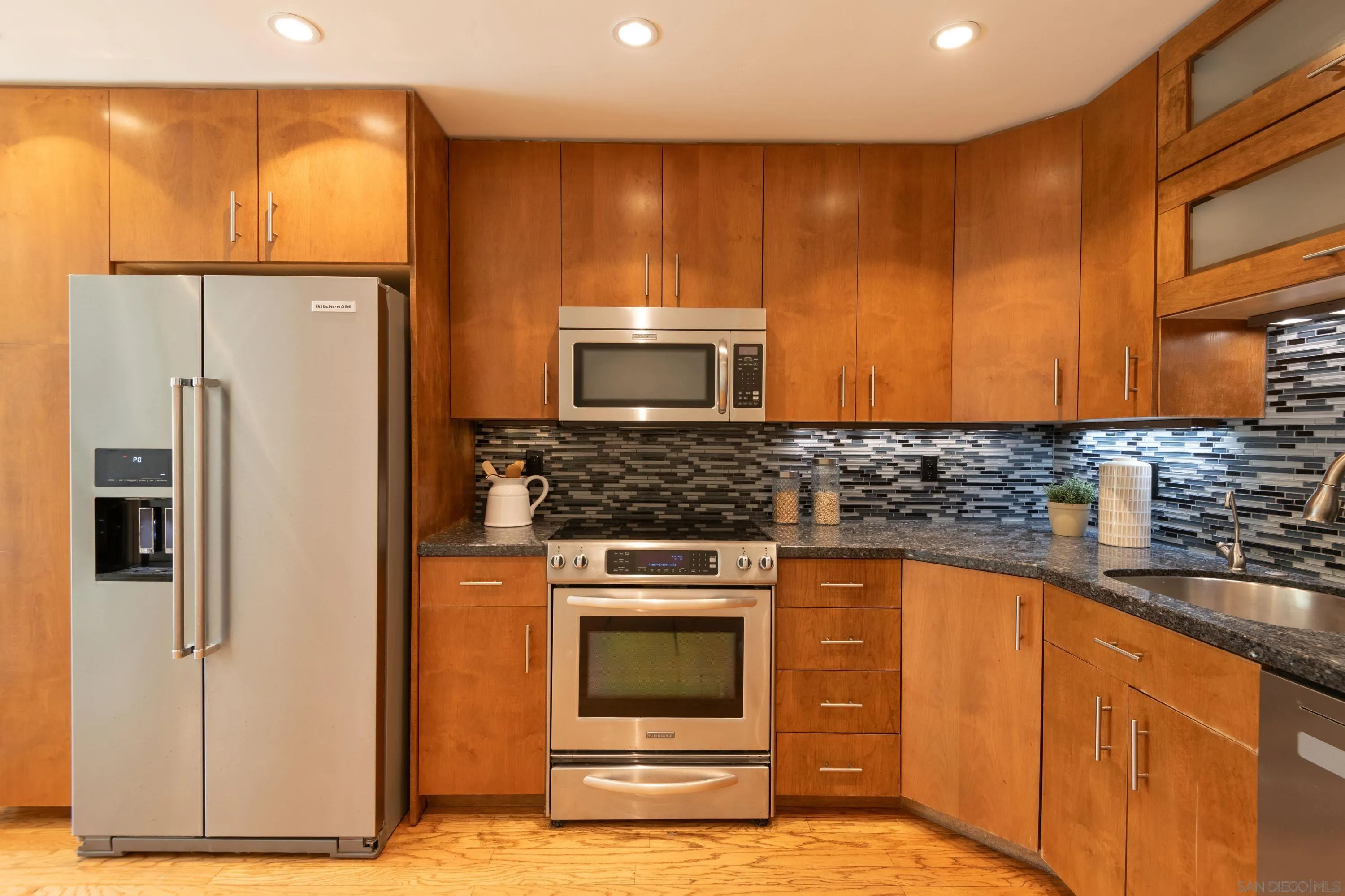 San Diego, California 92106, United States, 2 Bedrooms Bedrooms, ,2 BathroomsBathrooms,Residential,Pending,110999