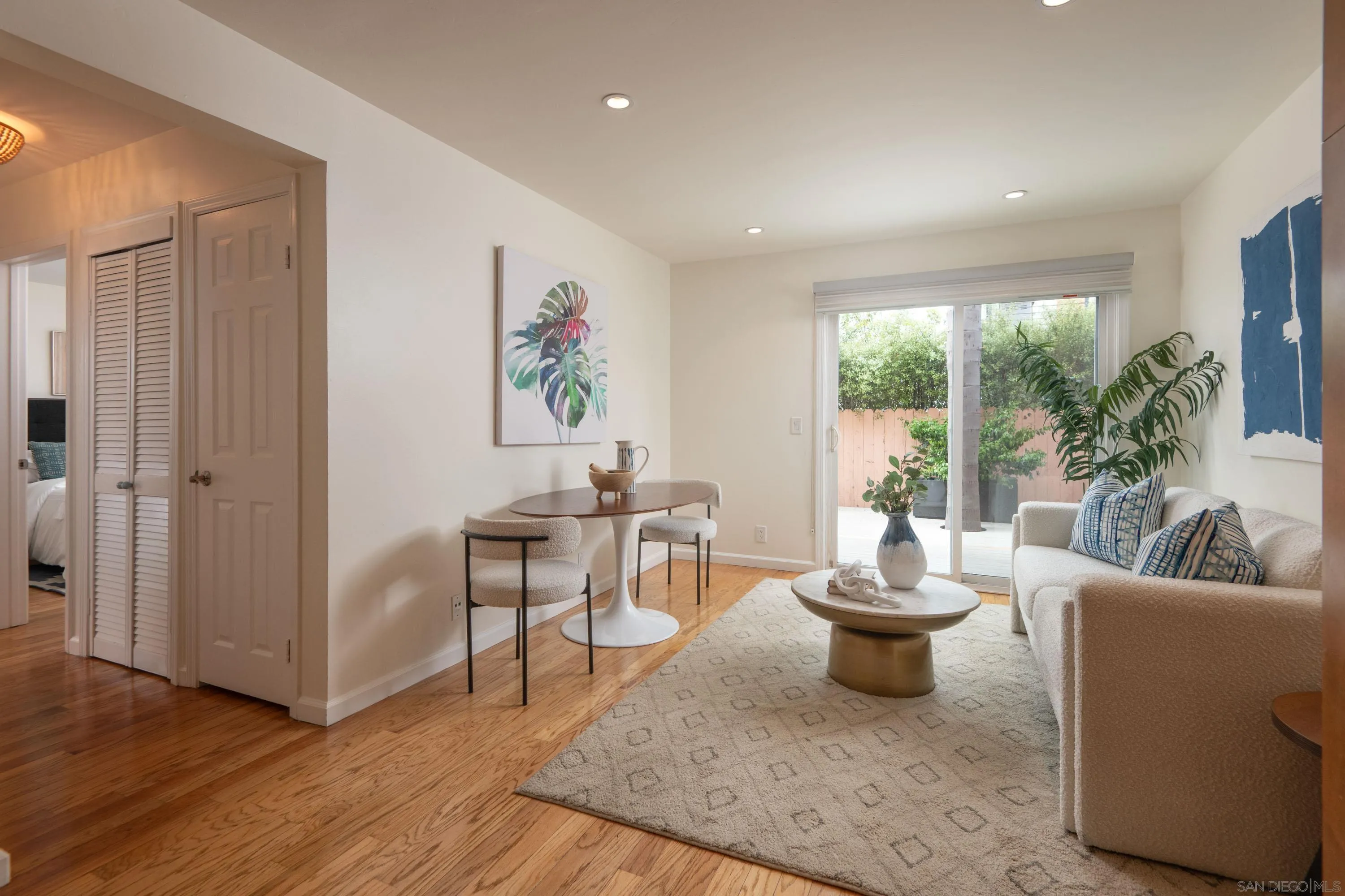 San Diego, California 92106, United States, 2 Bedrooms Bedrooms, ,2 BathroomsBathrooms,Residential,Pending,110999