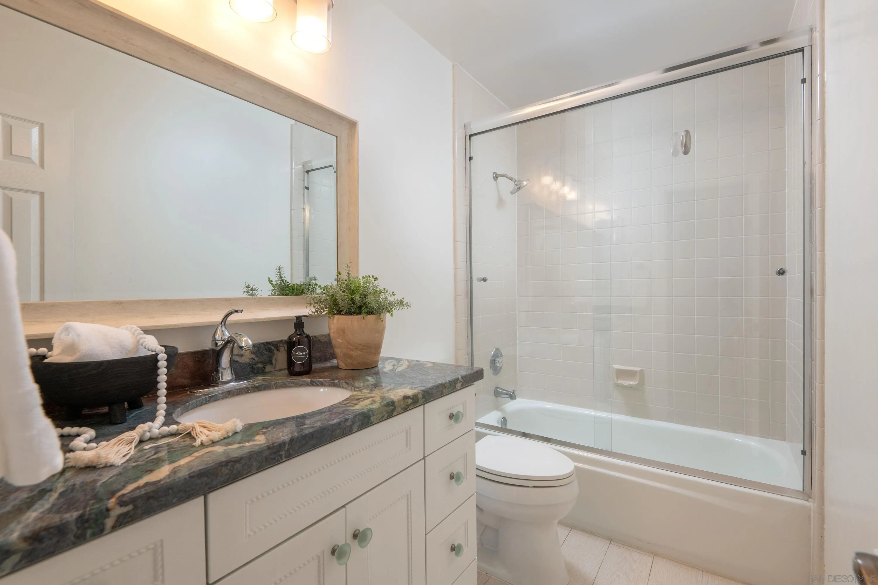 San Diego, California 92106, United States, 2 Bedrooms Bedrooms, ,2 BathroomsBathrooms,Residential,Pending,110999