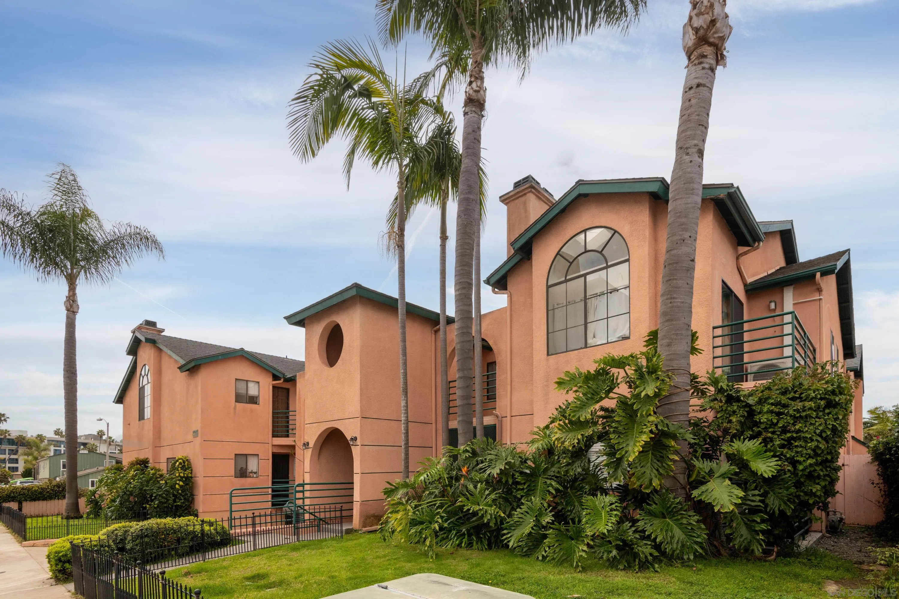 San Diego, California 92106, United States, 2 Bedrooms Bedrooms, ,2 BathroomsBathrooms,Residential,Pending,110999