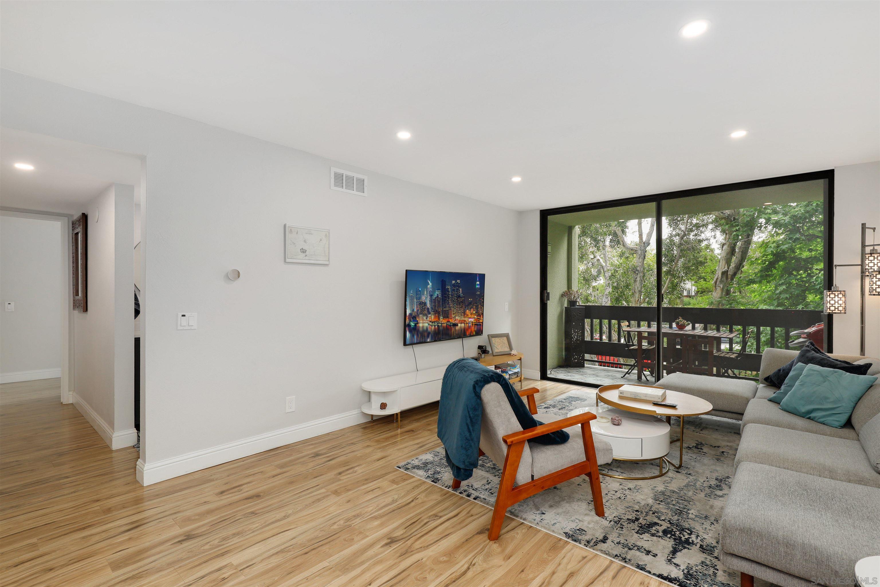 3825 Centre St 16