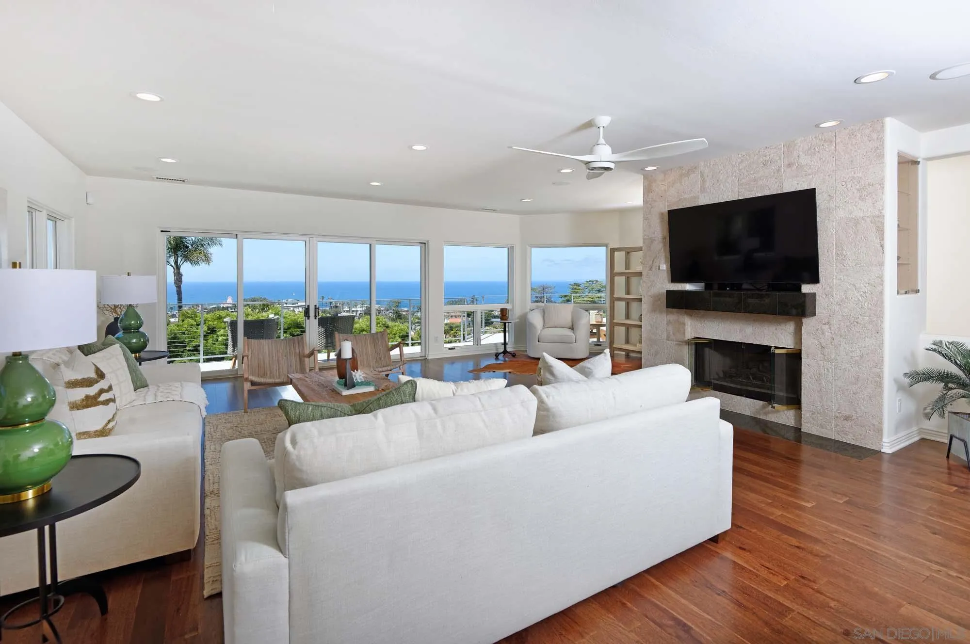 La Jolla, California 92037, United States, 3 Bedrooms Bedrooms, ,3 BathroomsBathrooms,Residential,Active,119257