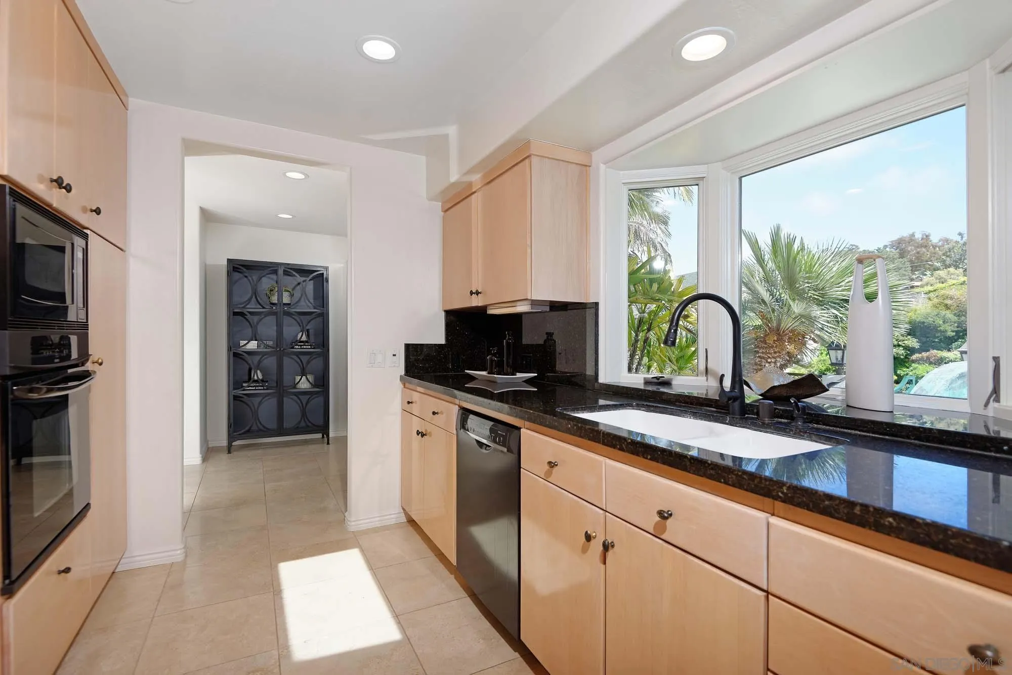 La Jolla, California 92037, United States, 3 Bedrooms Bedrooms, ,3 BathroomsBathrooms,Residential,Active,119257