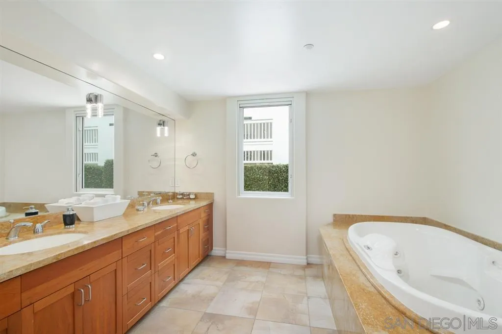 La Jolla, California 92037, United States, 3 Bedrooms Bedrooms, ,3 BathroomsBathrooms,Residential,Active,41828