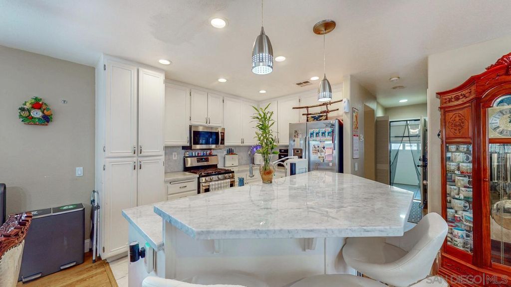 Photo of 29825 Platanus Dr, Escondido, CA 92026 (MLS # 250027180)