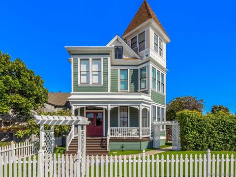 277-79  C Ave Coronado CA 92118
