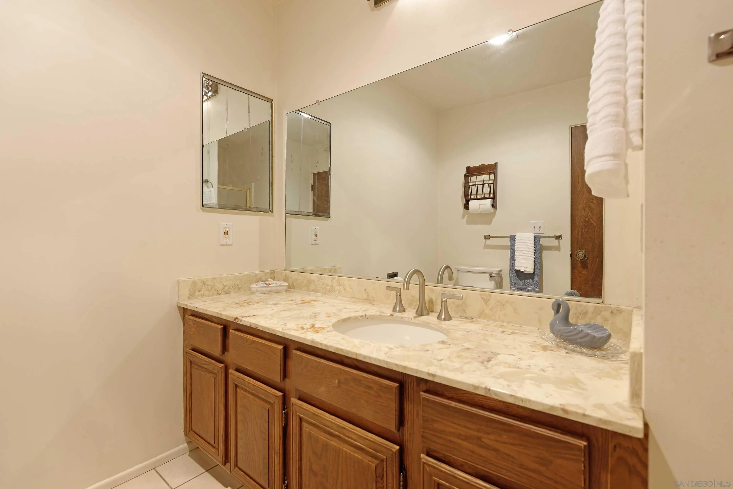 La Jolla, California 92037, United States, 2 Bedrooms Bedrooms, ,3 BathroomsBathrooms,Residential,Pending,103972