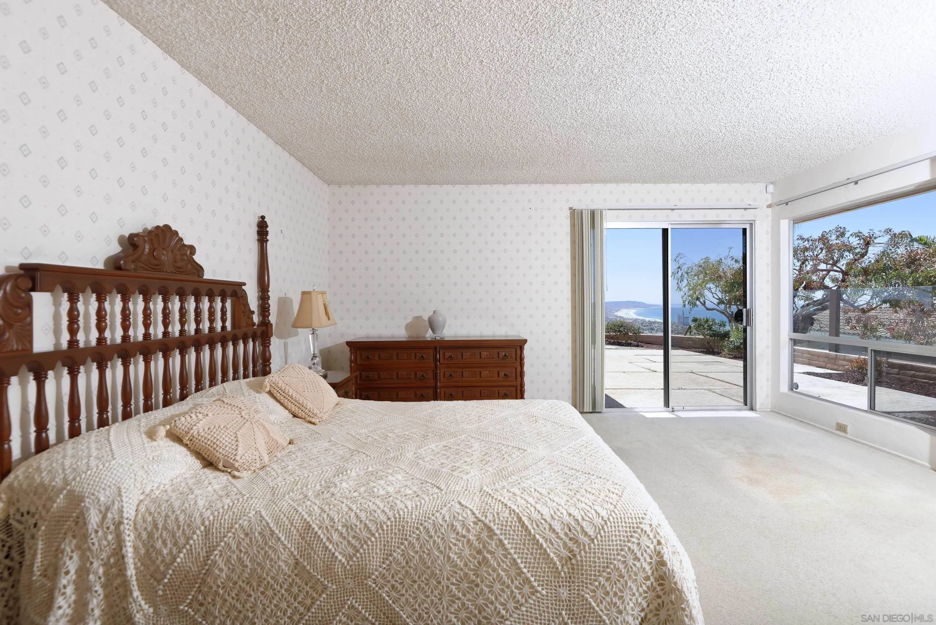 La Jolla, California 92037, United States, 2 Bedrooms Bedrooms, ,3 BathroomsBathrooms,Residential,Pending,103972