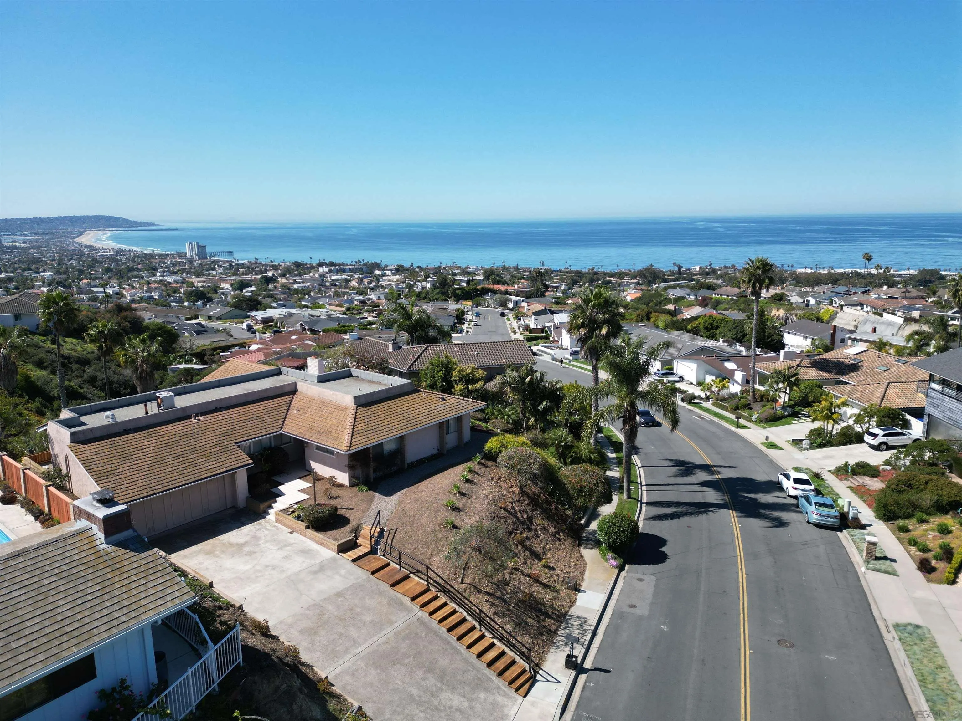 La Jolla, California 92037, United States, 2 Bedrooms Bedrooms, ,3 BathroomsBathrooms,Residential,Pending,103972