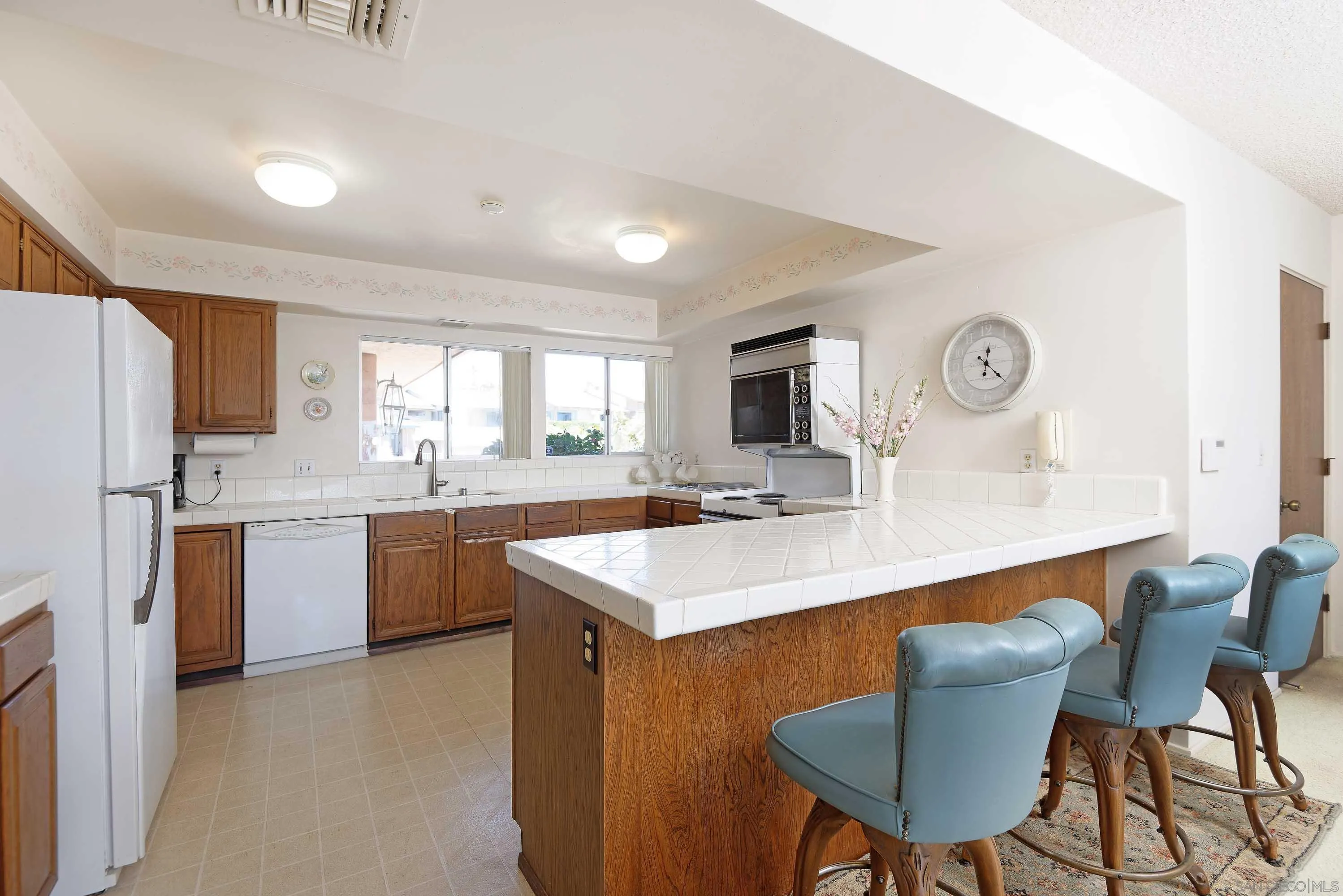 La Jolla, California 92037, United States, 2 Bedrooms Bedrooms, ,3 BathroomsBathrooms,Residential,Pending,103972