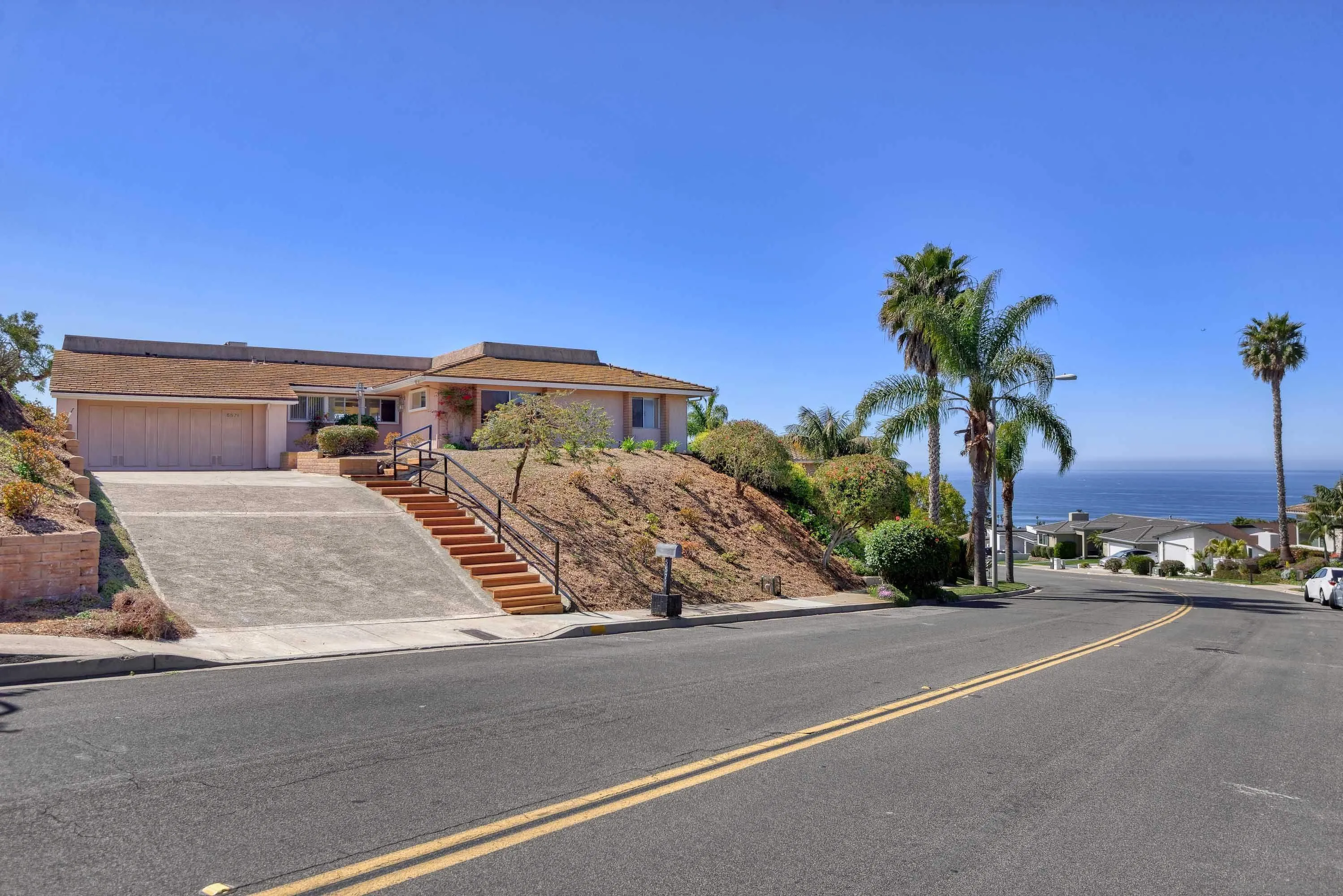 La Jolla, California 92037, United States, 2 Bedrooms Bedrooms, ,3 BathroomsBathrooms,Residential,Pending,103972