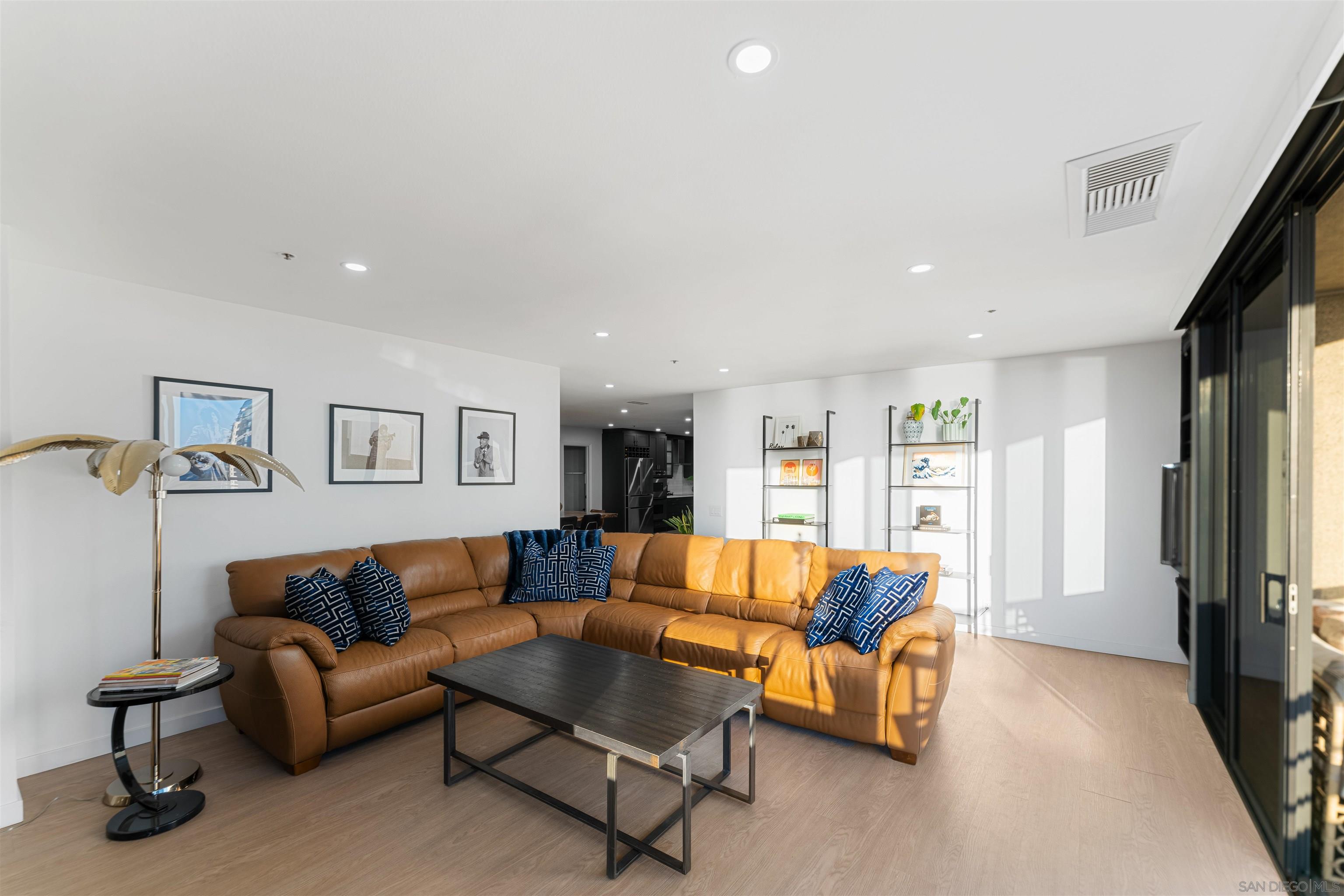 700 Front St 1102