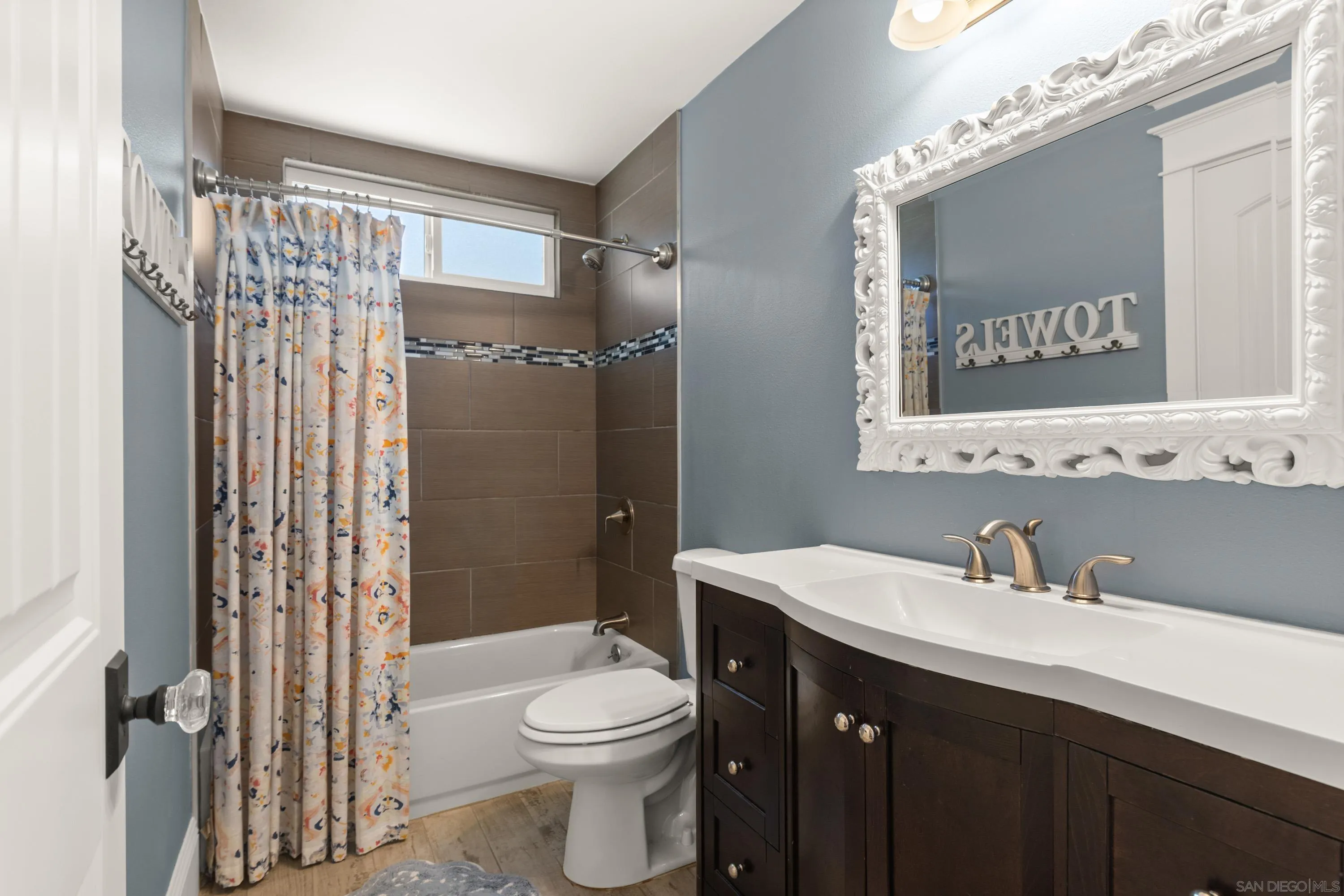 Carlsbad, California 92008, United States, 4 Bedrooms Bedrooms, ,3 BathroomsBathrooms,Residential,Pending,136490