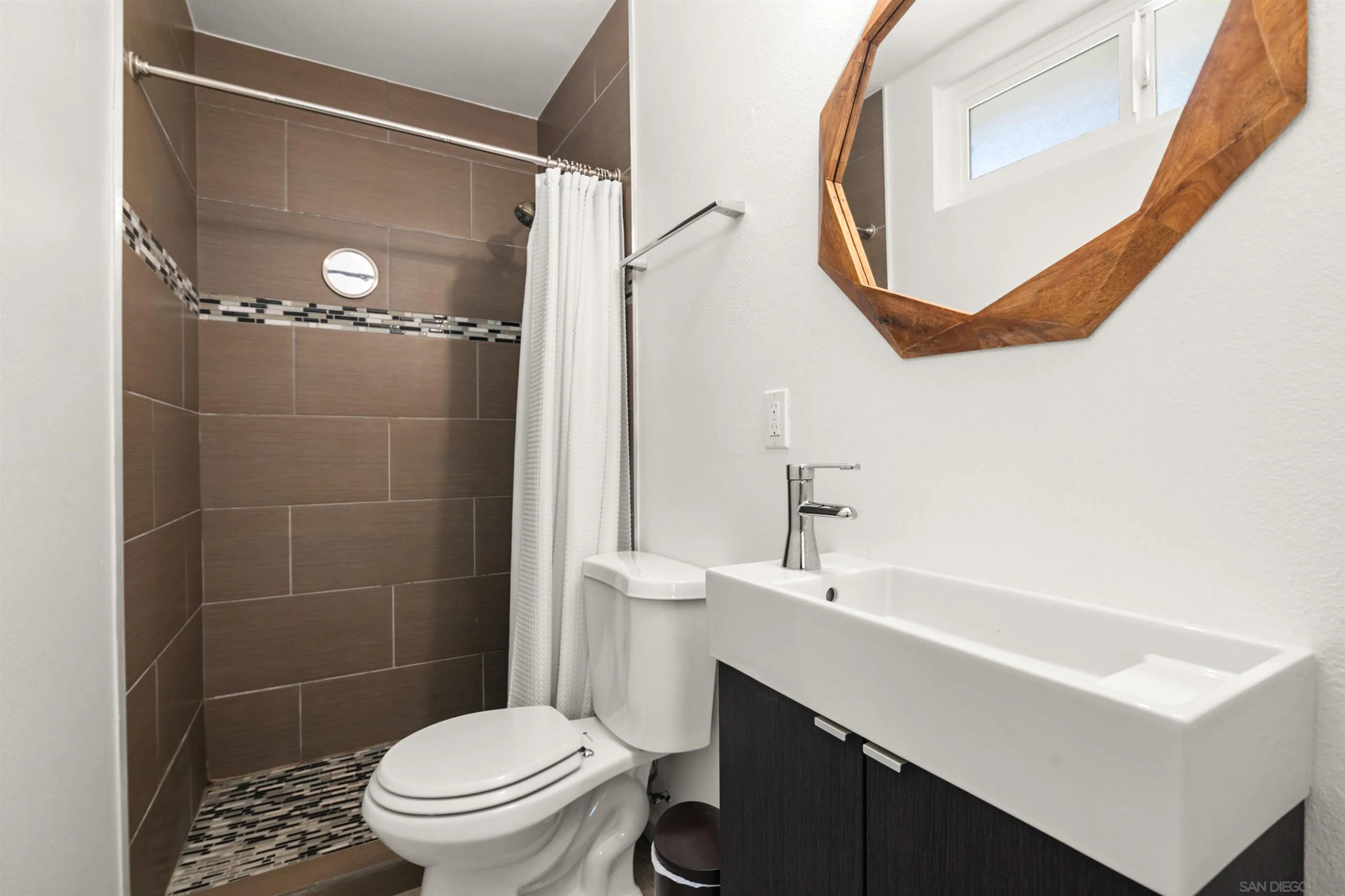 Carlsbad, California 92008, United States, 4 Bedrooms Bedrooms, ,3 BathroomsBathrooms,Residential,Pending,136490