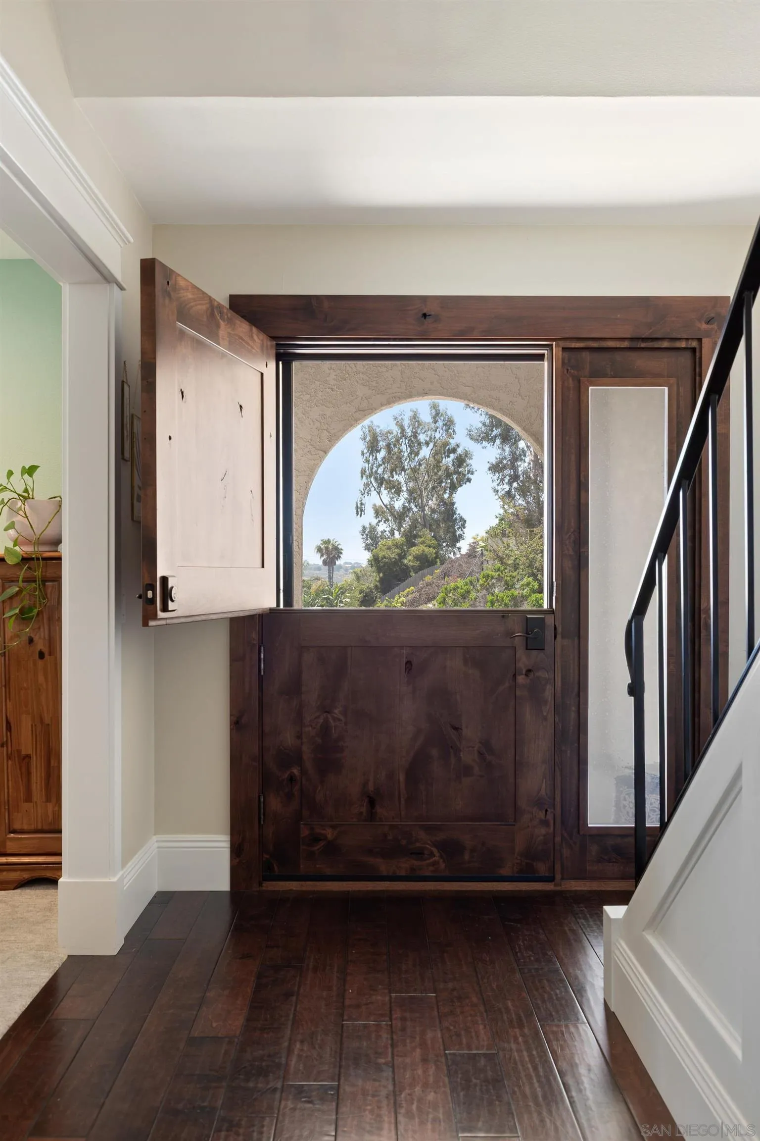 Carlsbad, California 92008, United States, 4 Bedrooms Bedrooms, ,3 BathroomsBathrooms,Residential,Pending,136490