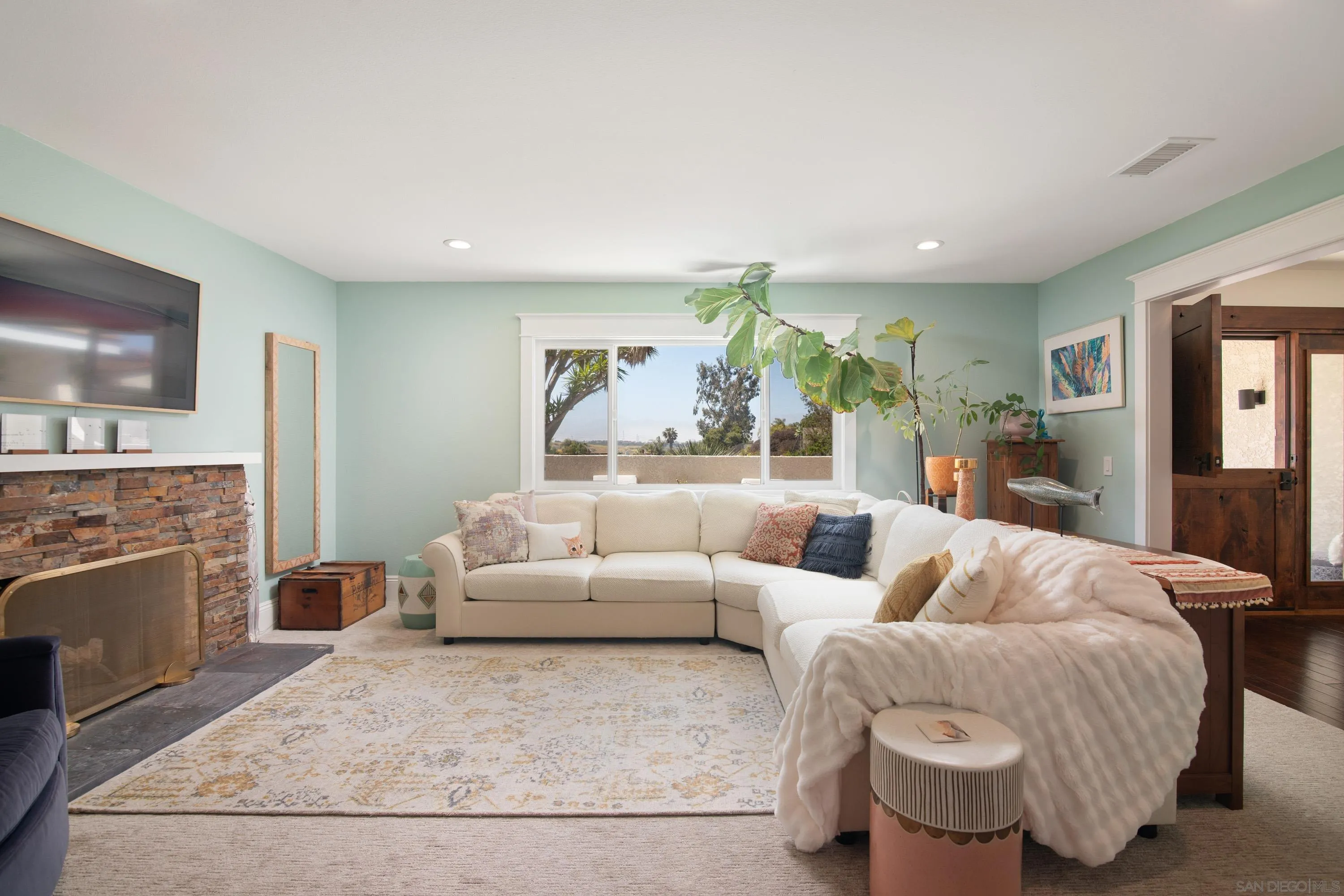 Carlsbad, California 92008, United States, 4 Bedrooms Bedrooms, ,3 BathroomsBathrooms,Residential,Pending,136490