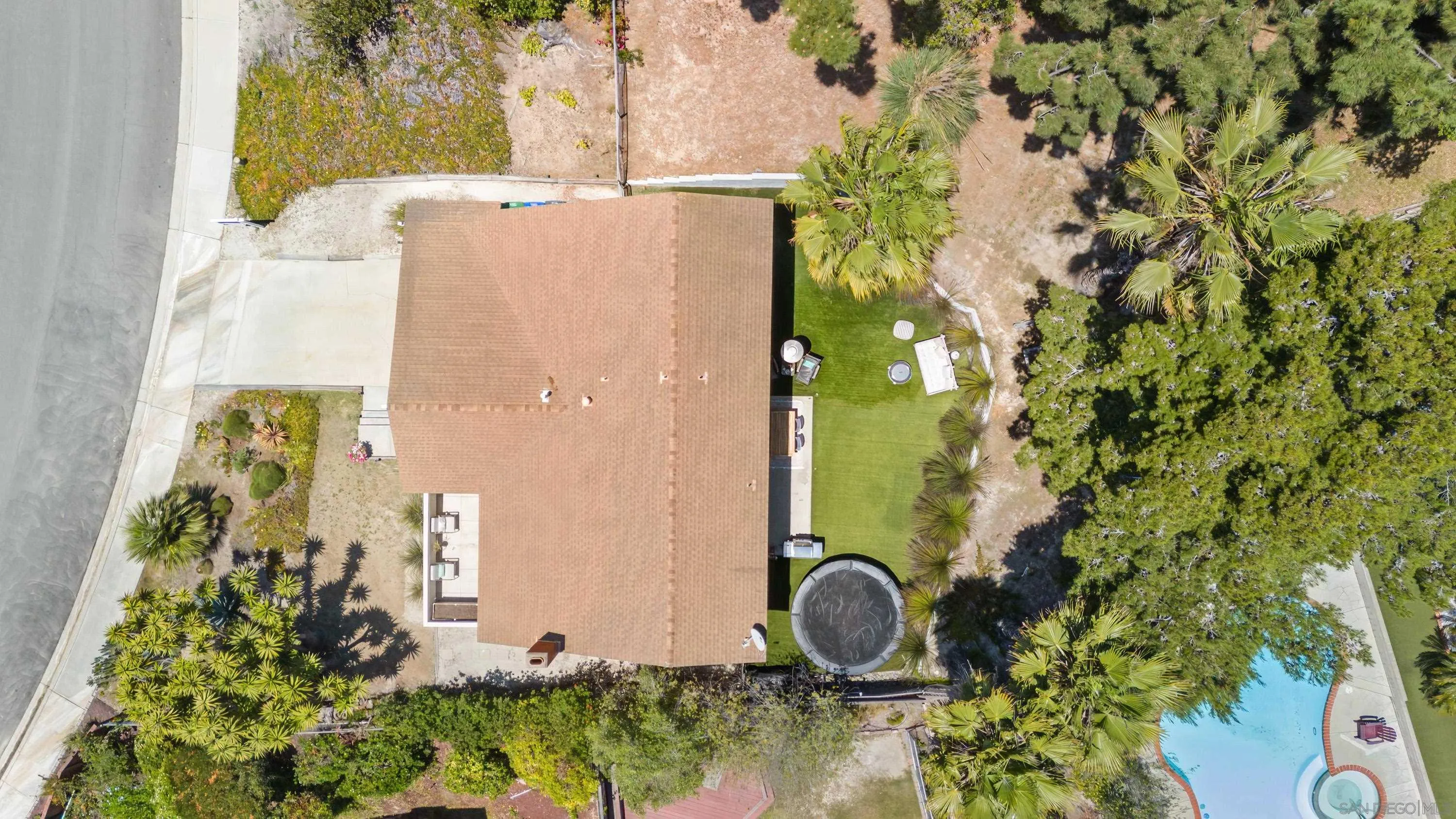 Carlsbad, California 92008, United States, 4 Bedrooms Bedrooms, ,3 BathroomsBathrooms,Residential,Pending,136490