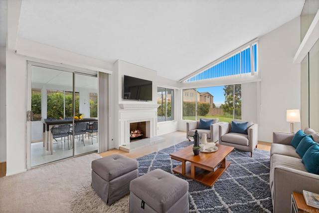 1109 Calle Del Baston