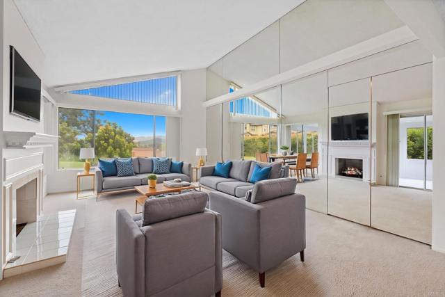 1109 Calle Del Baston
