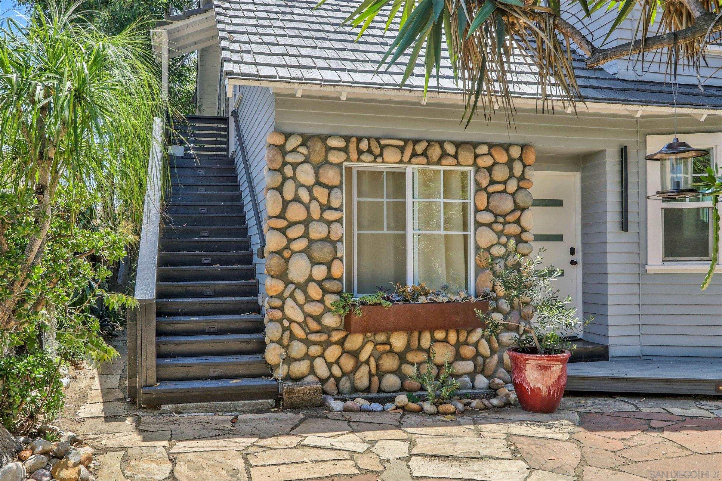 1035 Edgemont Place