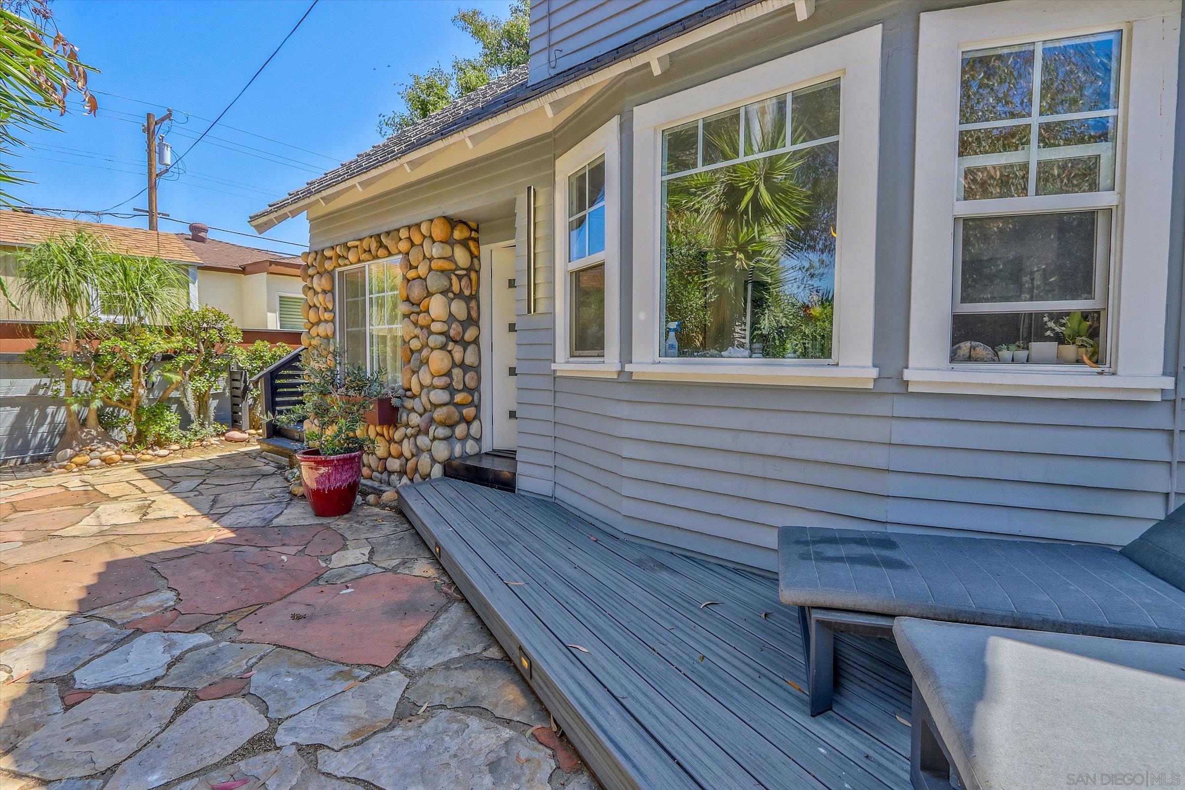 1035 Edgemont Place
