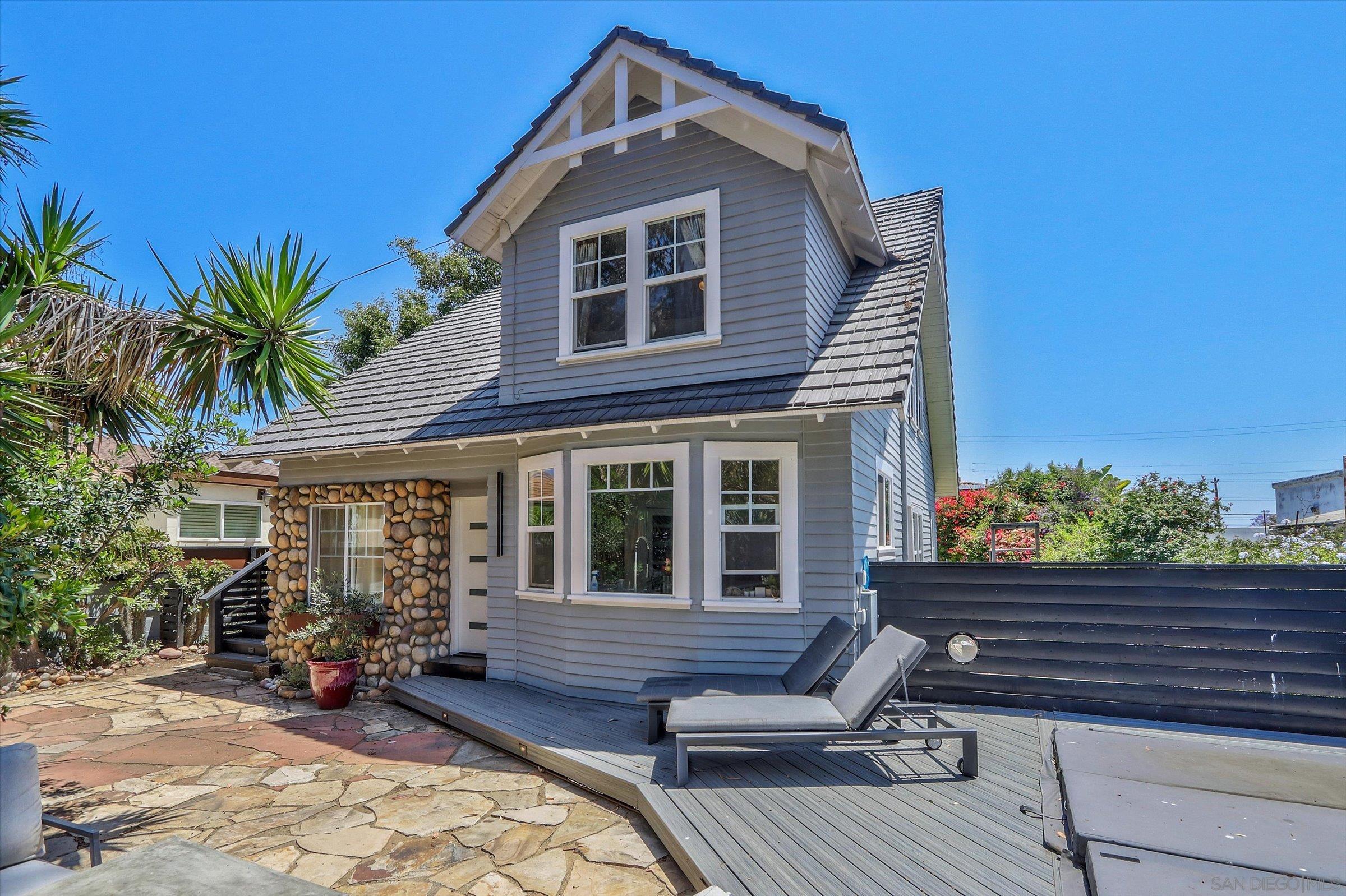 1035 Edgemont Place
