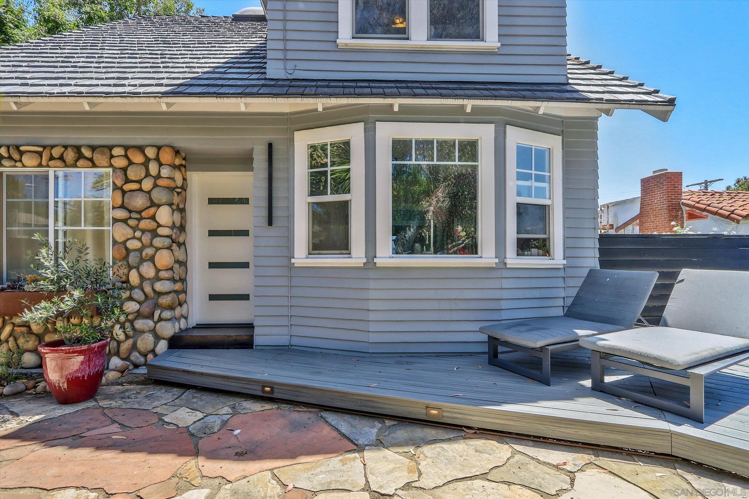 1035 Edgemont Place