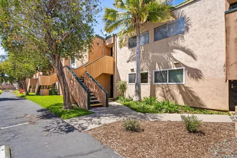 8765 Lake Murray Blvd Unit 4, San Diego, CA 92119 - #: 250023670