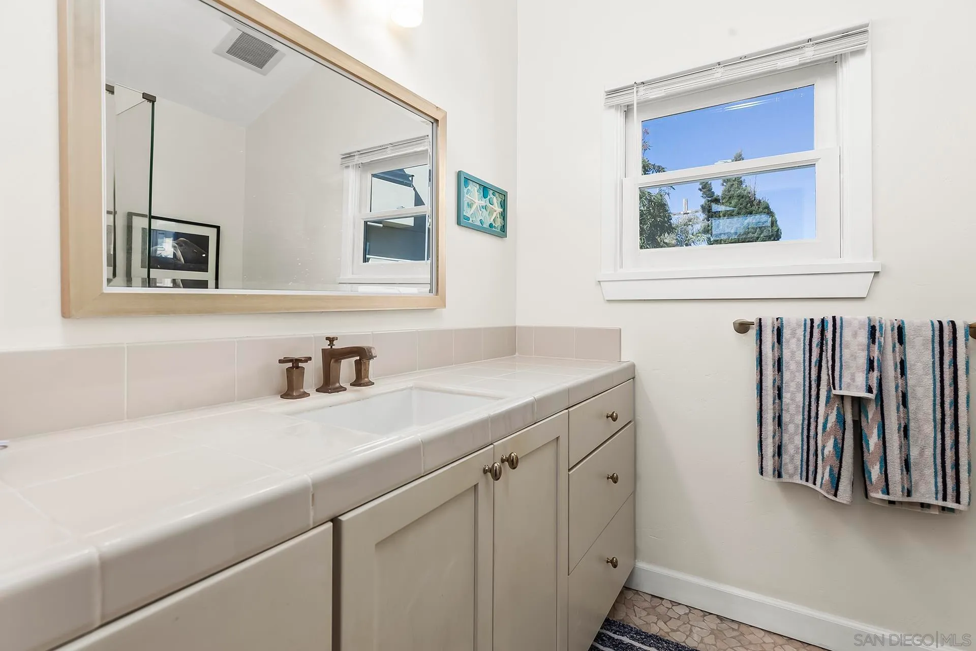 La Jolla, California 92037, United States, 4 Bedrooms Bedrooms, ,2 BathroomsBathrooms,Residential,Active,17540