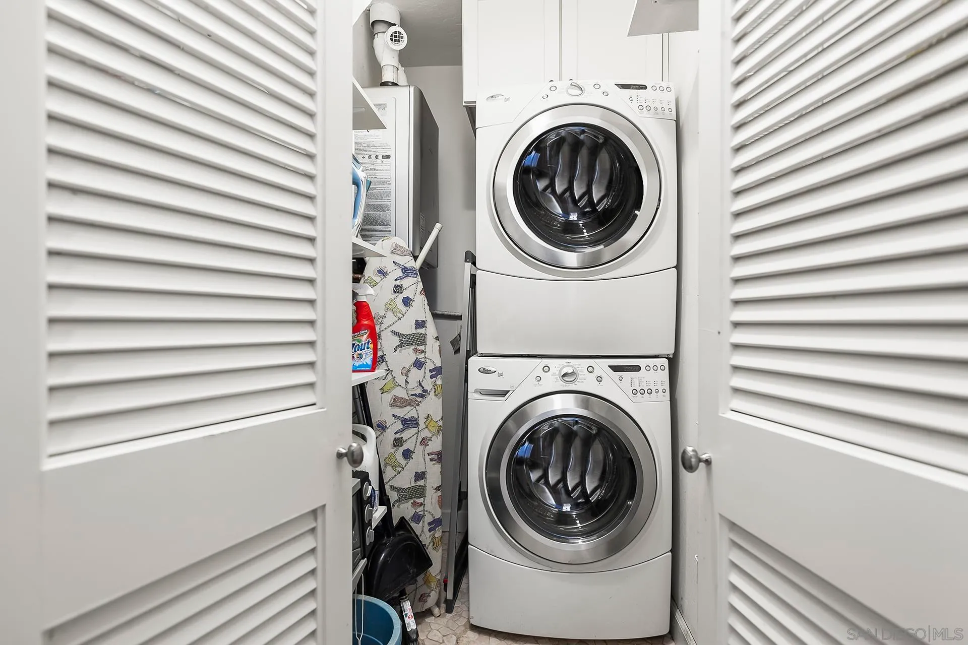 La Jolla, California 92037, United States, 4 Bedrooms Bedrooms, ,2 BathroomsBathrooms,Residential,Active,17540